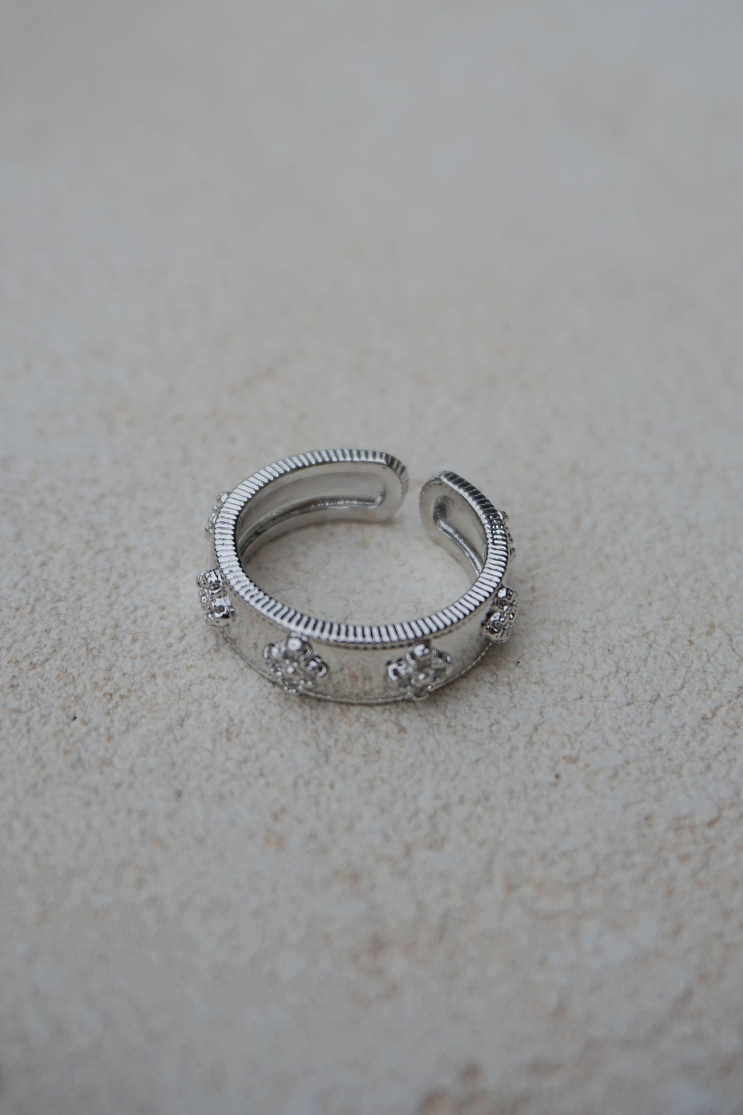 Bague argentée trèfles et strass