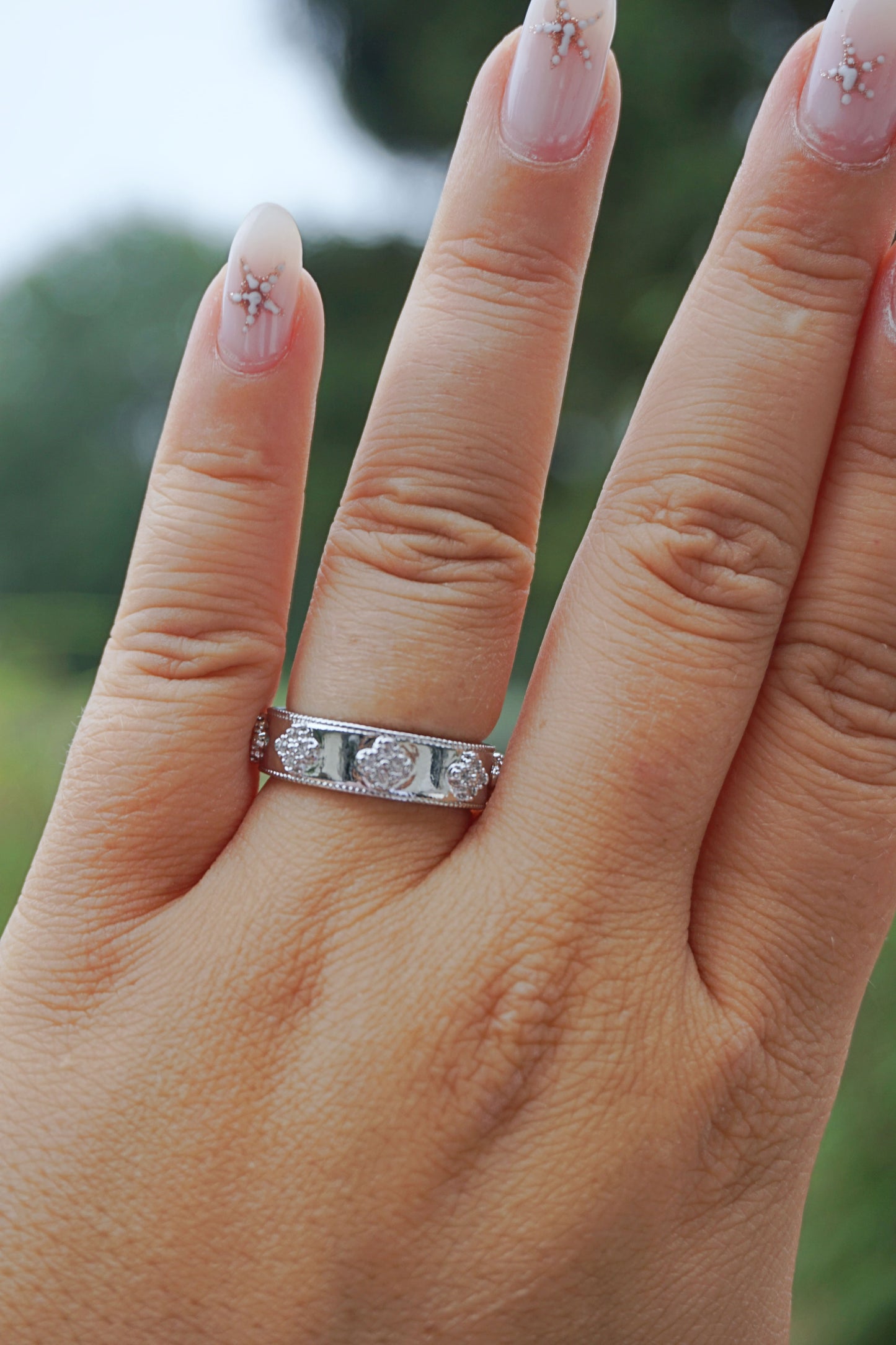 Bague argentée trèfles et strass