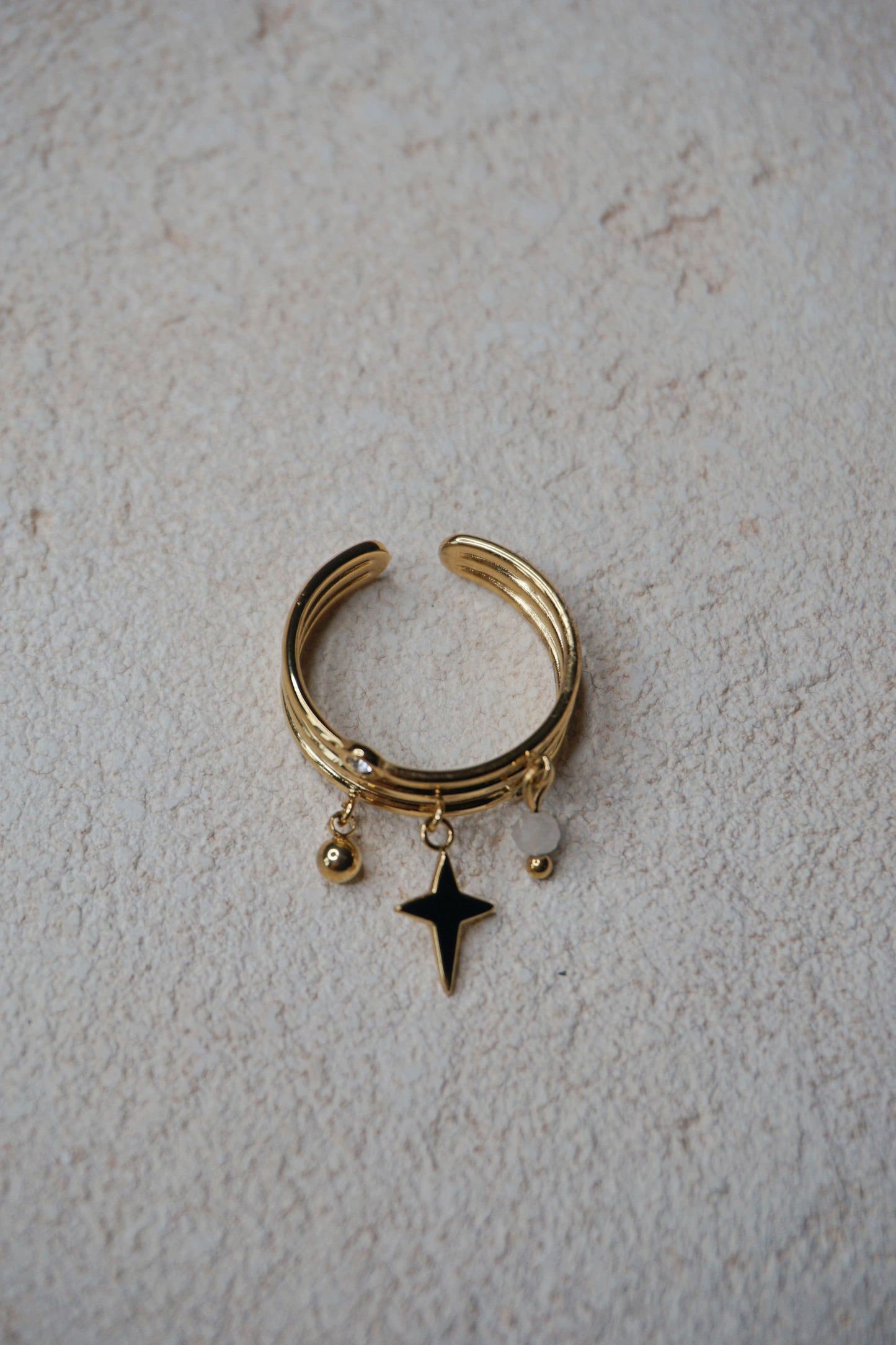 Bague dorée triple breloque étoile et strass