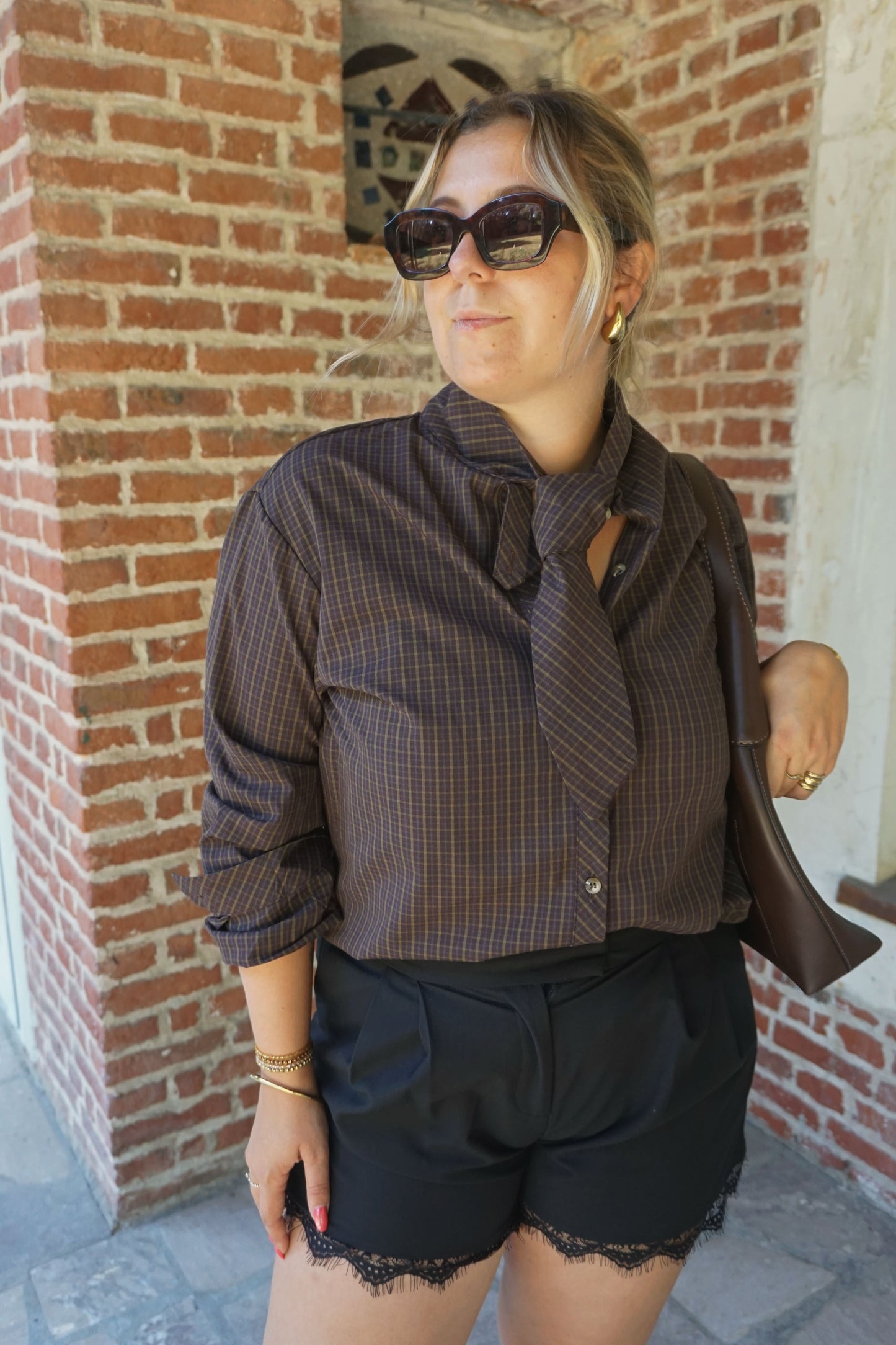 Blouse à carreaux col lavallière