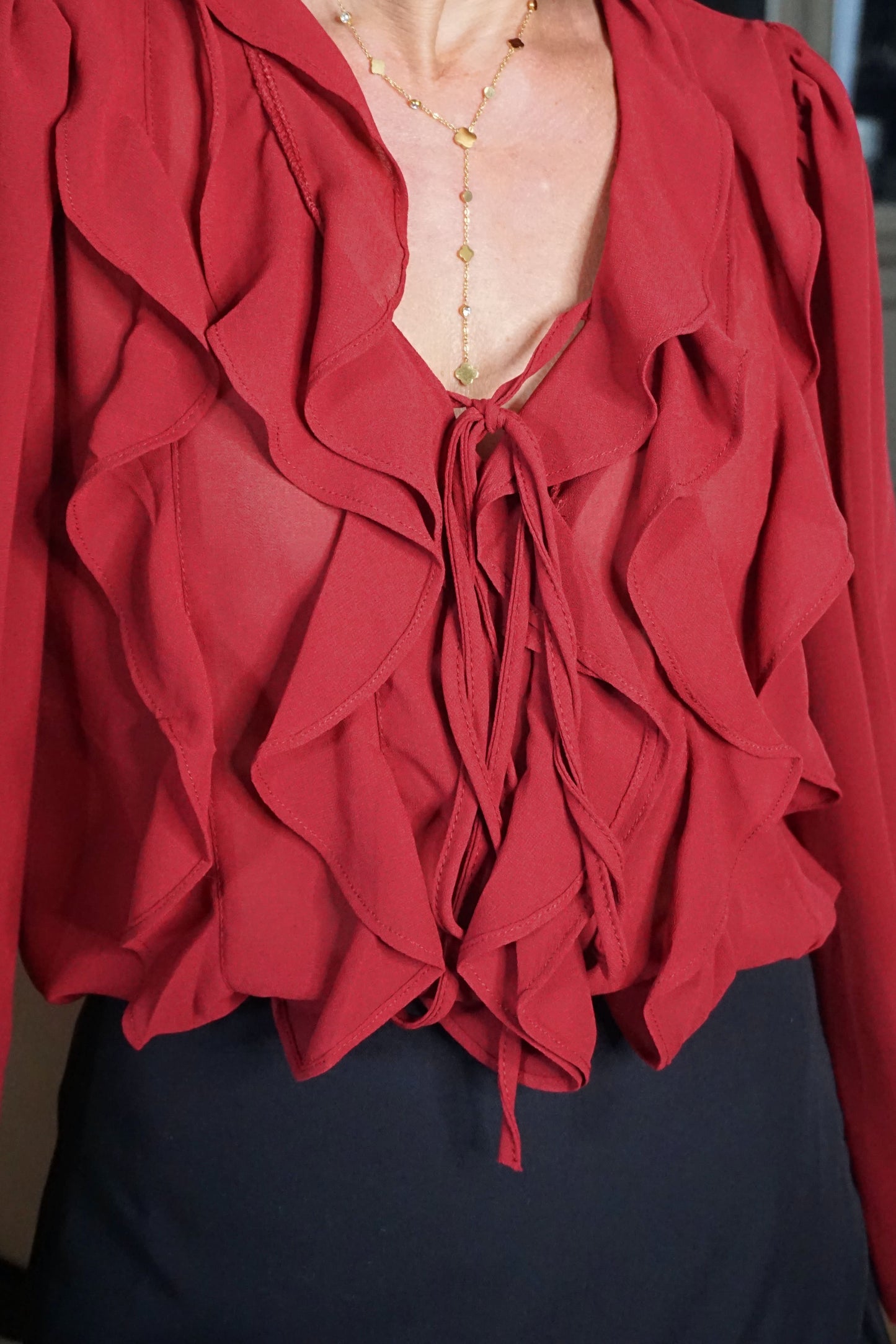 Blouse à volants bordeaux