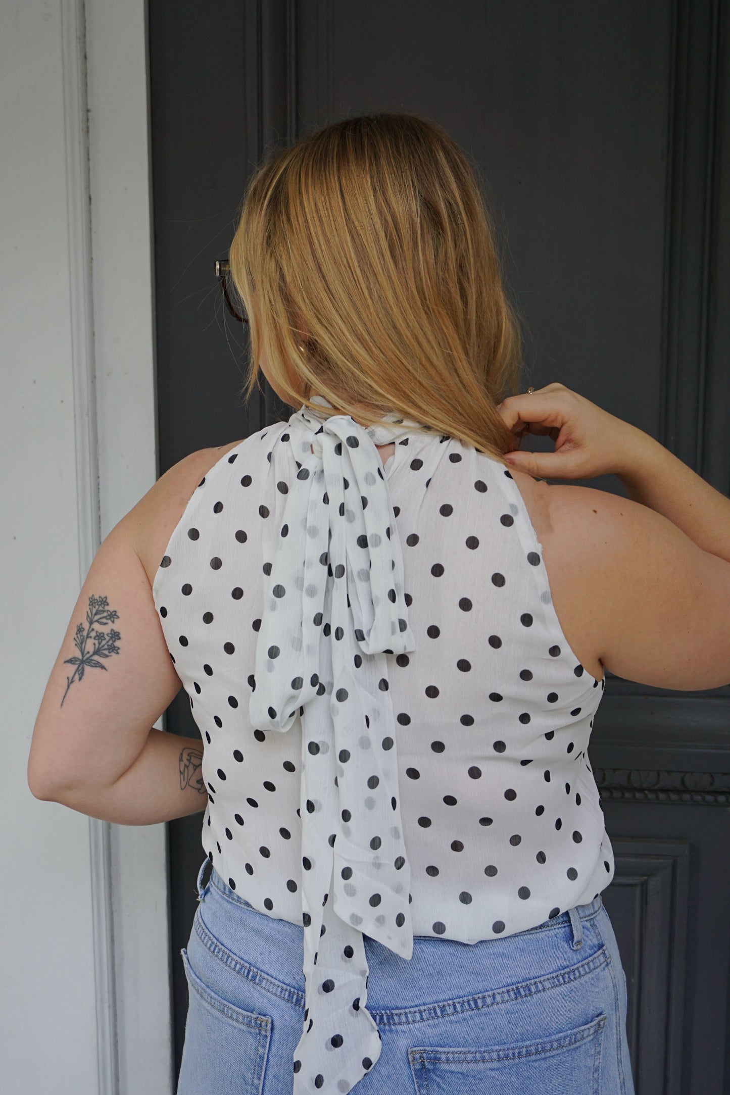 Blouse blanche à pois col lavallière