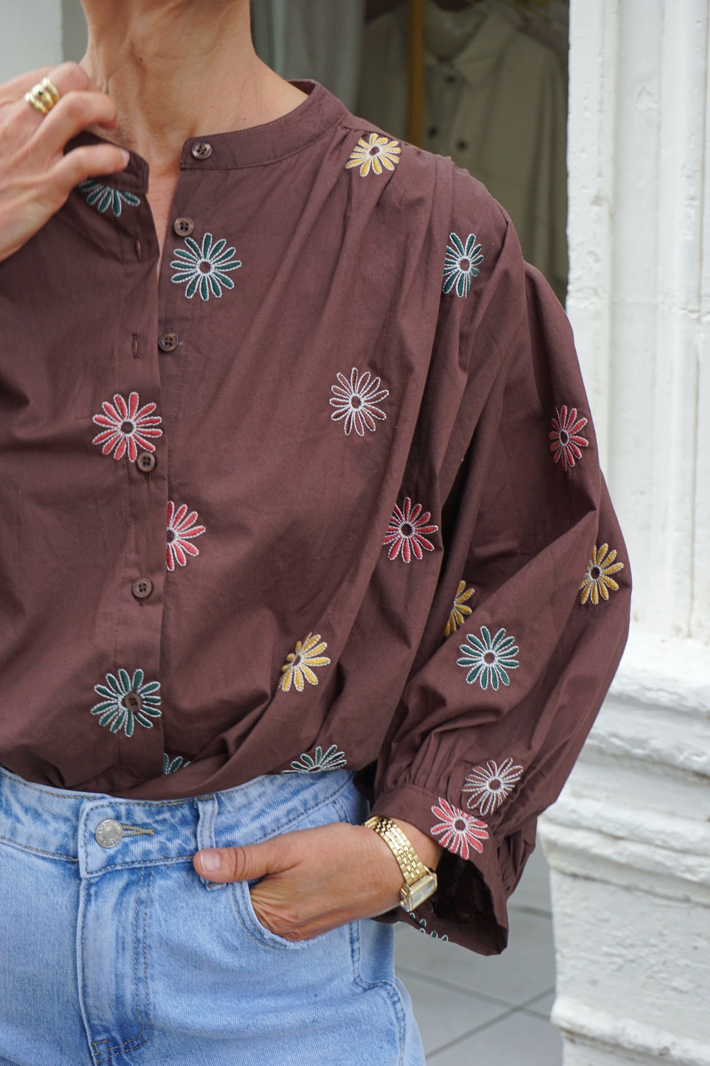 Blouse coton marron à fleurs brodées