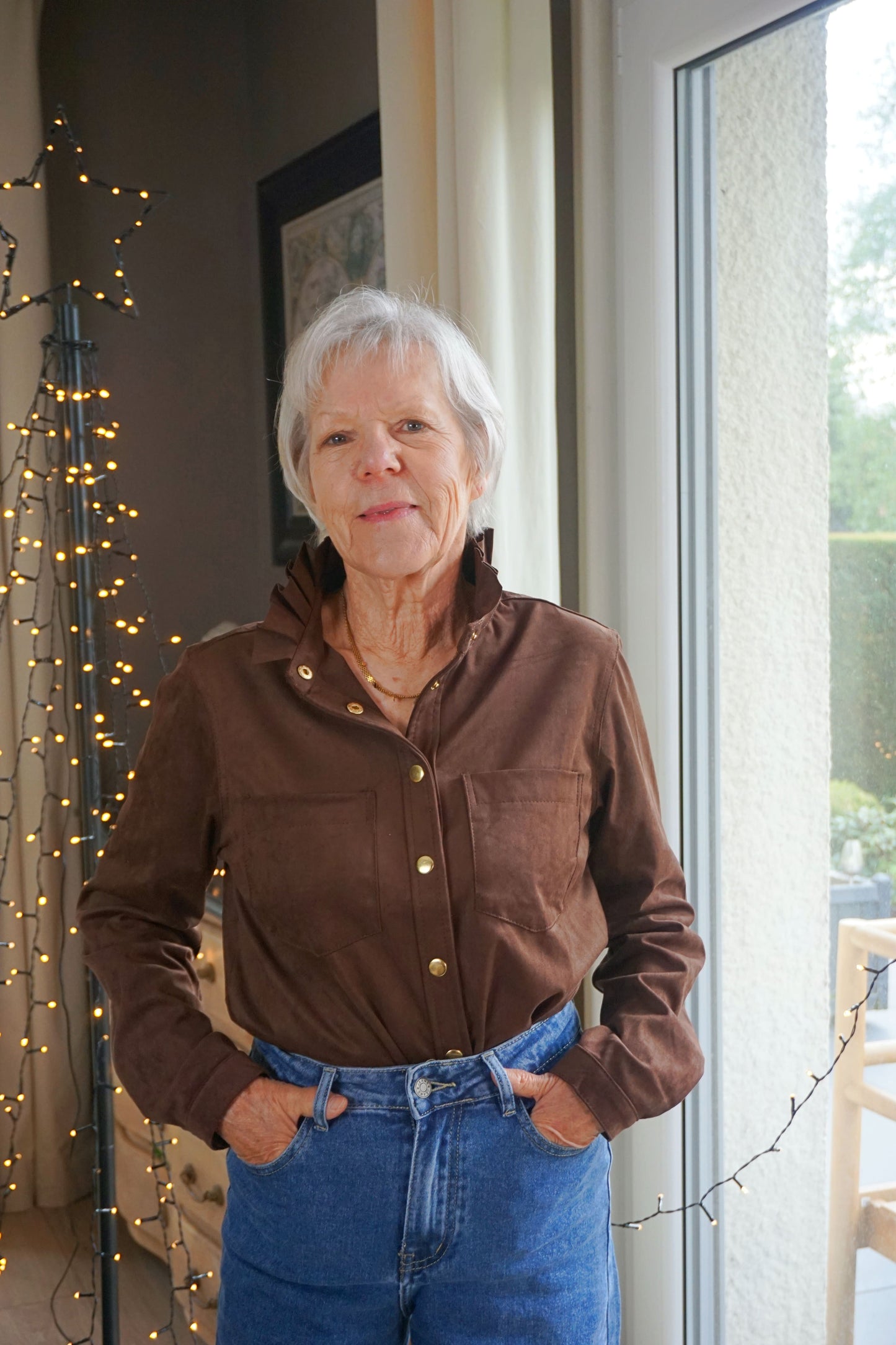 Blouse marron effet daim col volanté