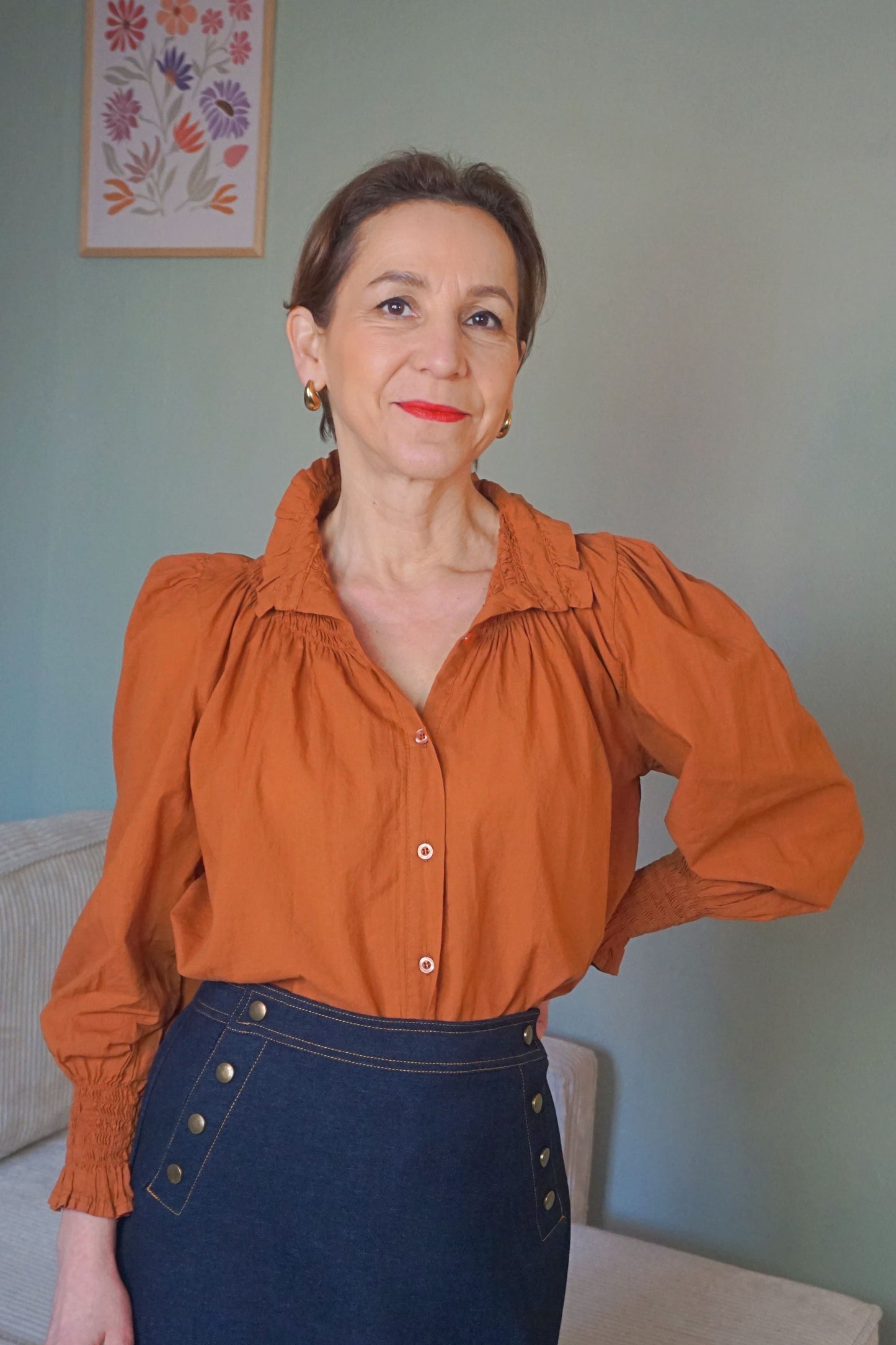 Blouse terracotta froncée col montant