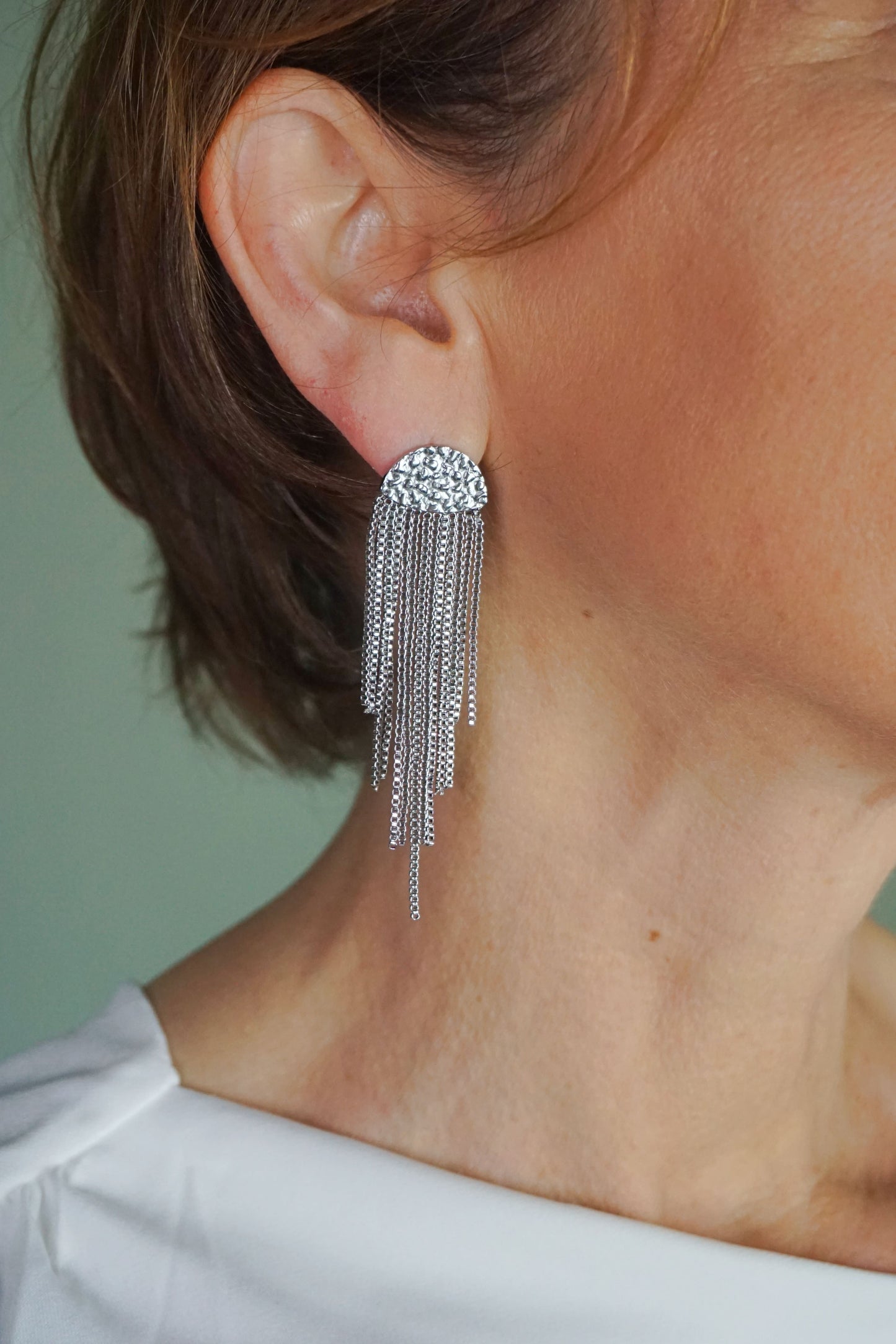 Boucles d'oreilles argentées texturées pendantes