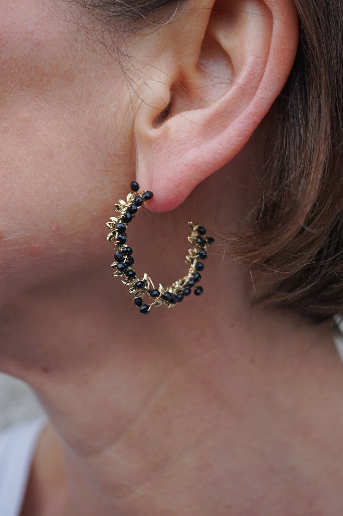 Boucles dorées créoles pierres noires