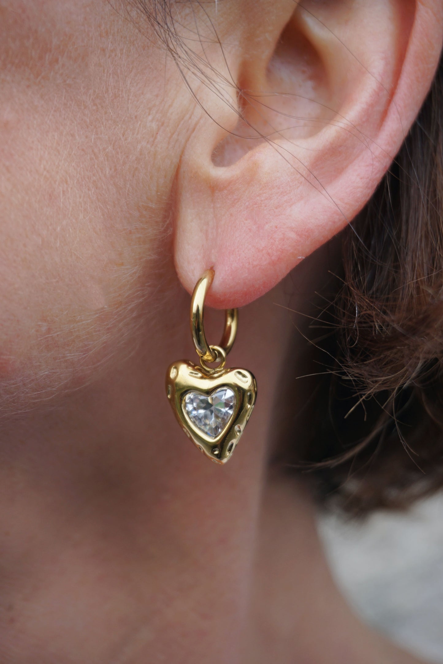 Boucles d'oreilles dorées cœur et strass