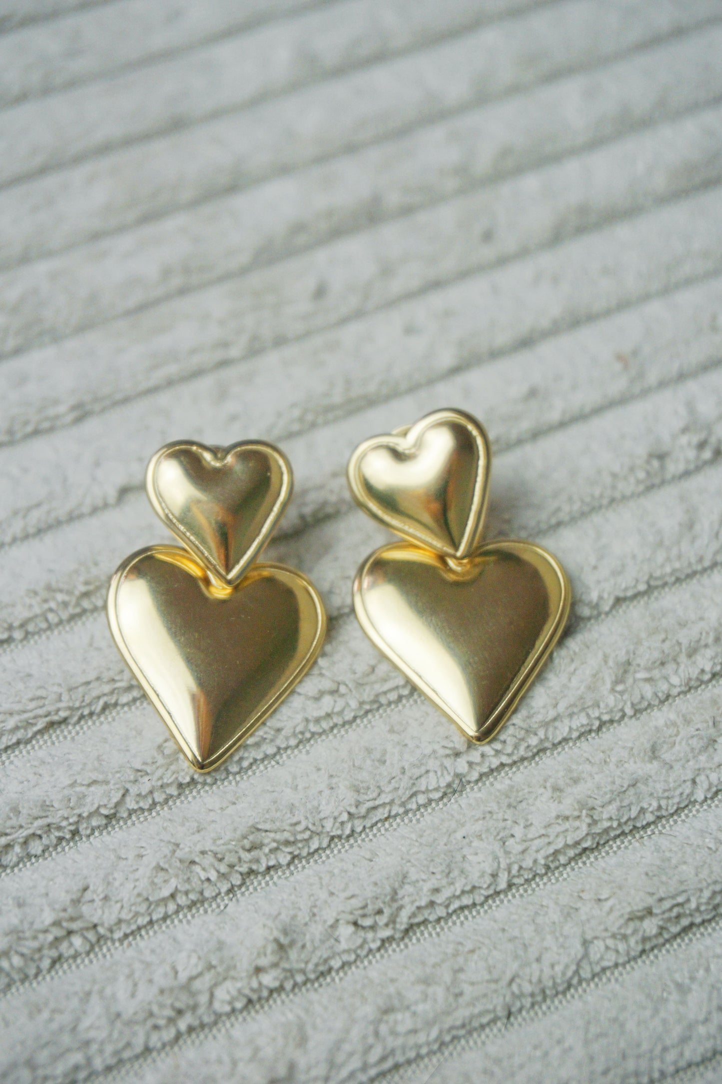 Boucles d'oreilles dorées cœurs