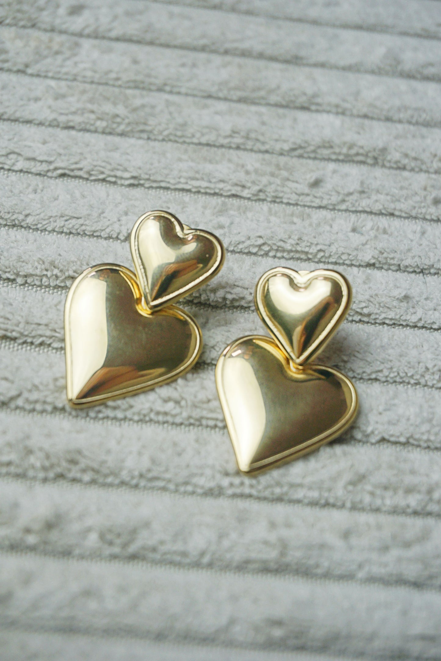 Boucles d'oreilles dorées cœurs