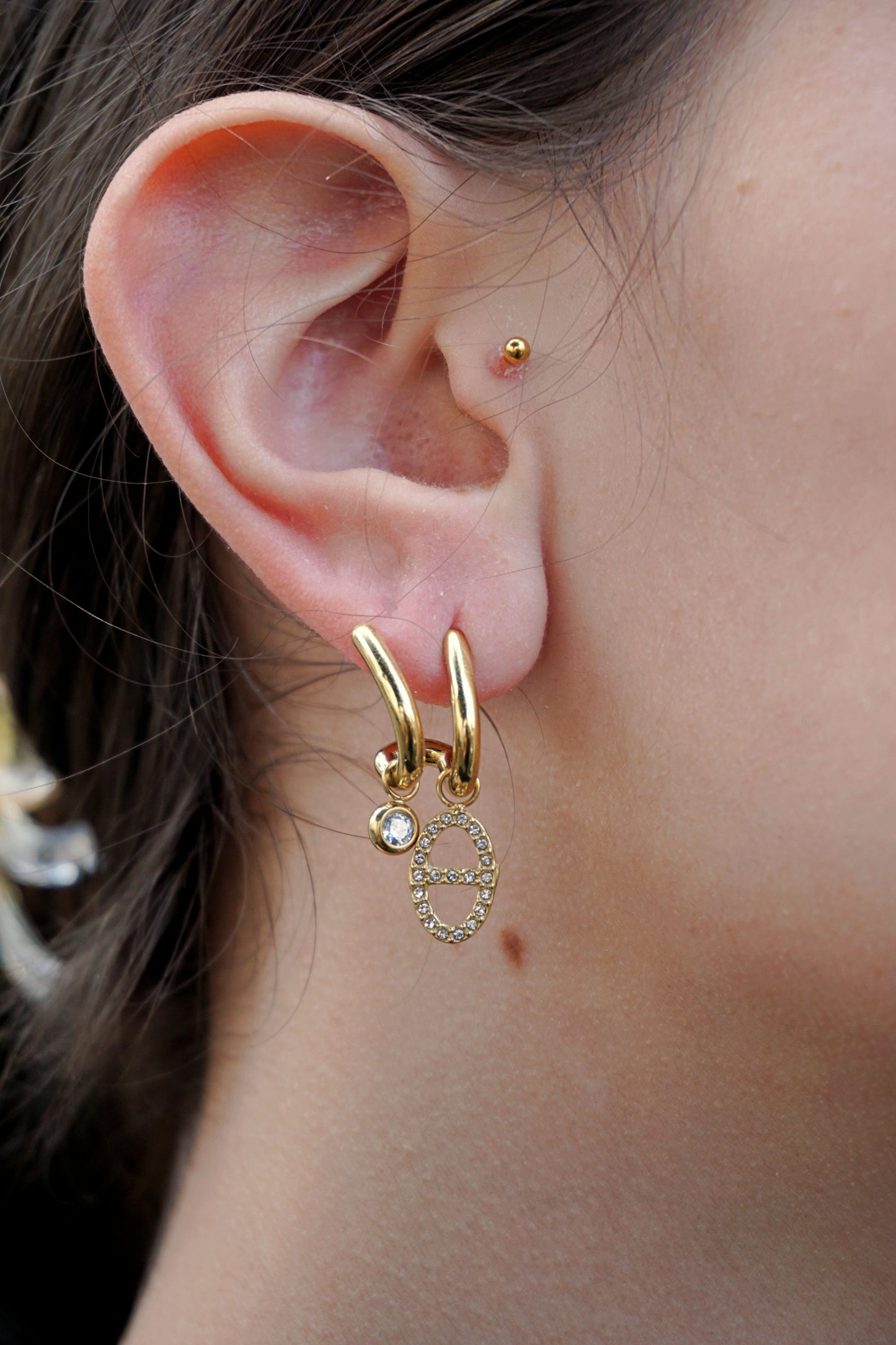 Boucles d'oreilles dorées doubles boucle strass