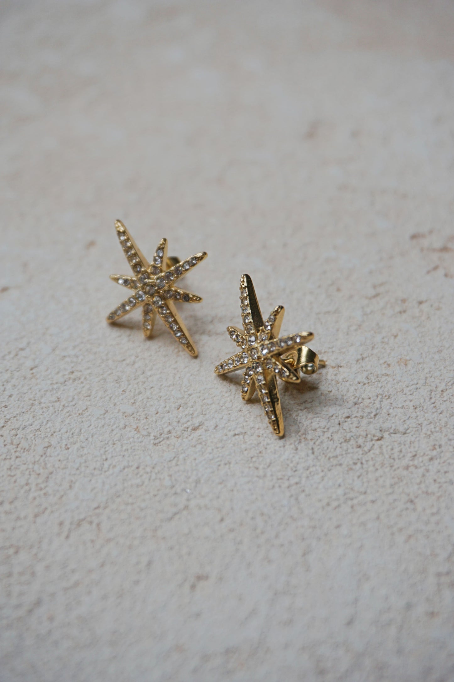 Boucles d'oreilles dorées étoile strass
