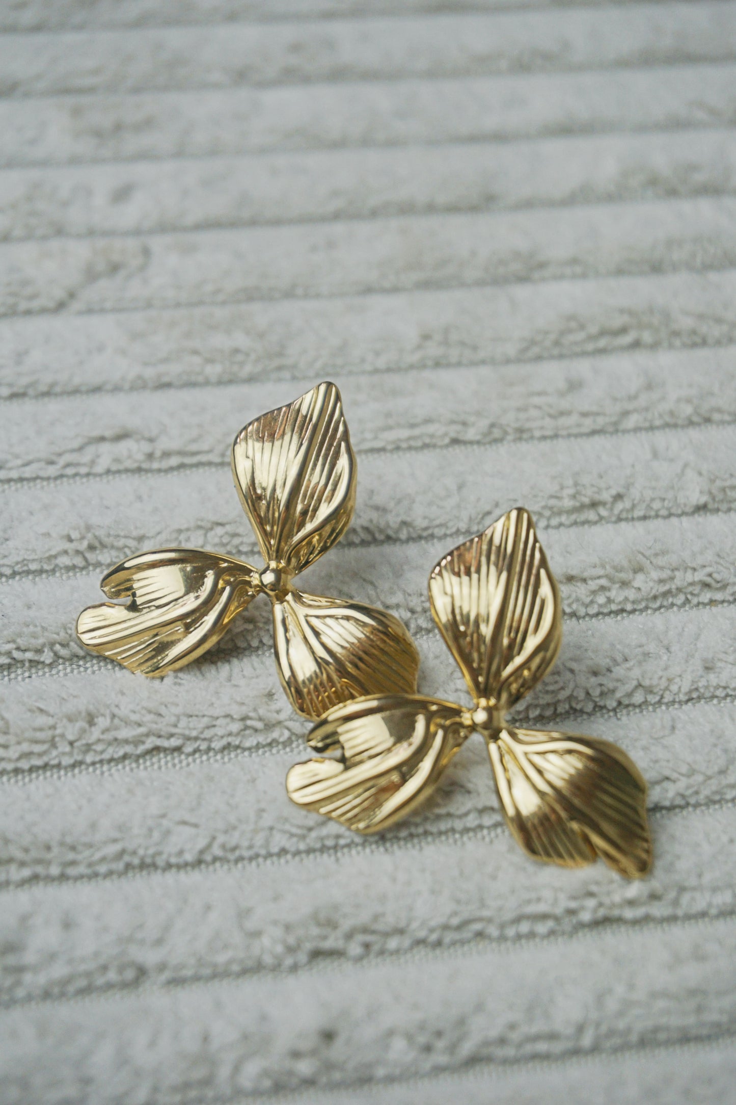 Boucles d'oreilles dorées fleurs