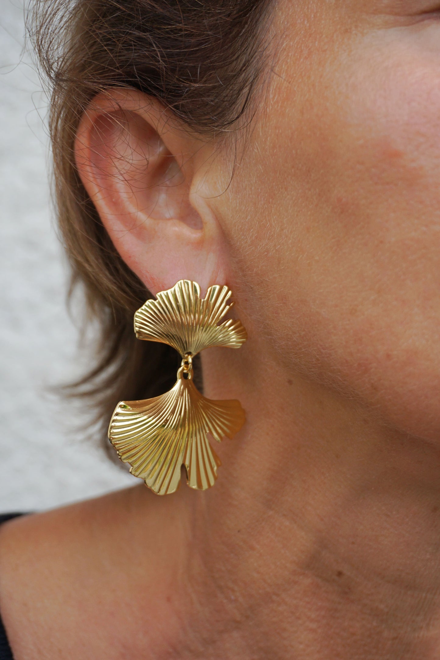 Boucles d’oreilles dorées ginkgo fleurs