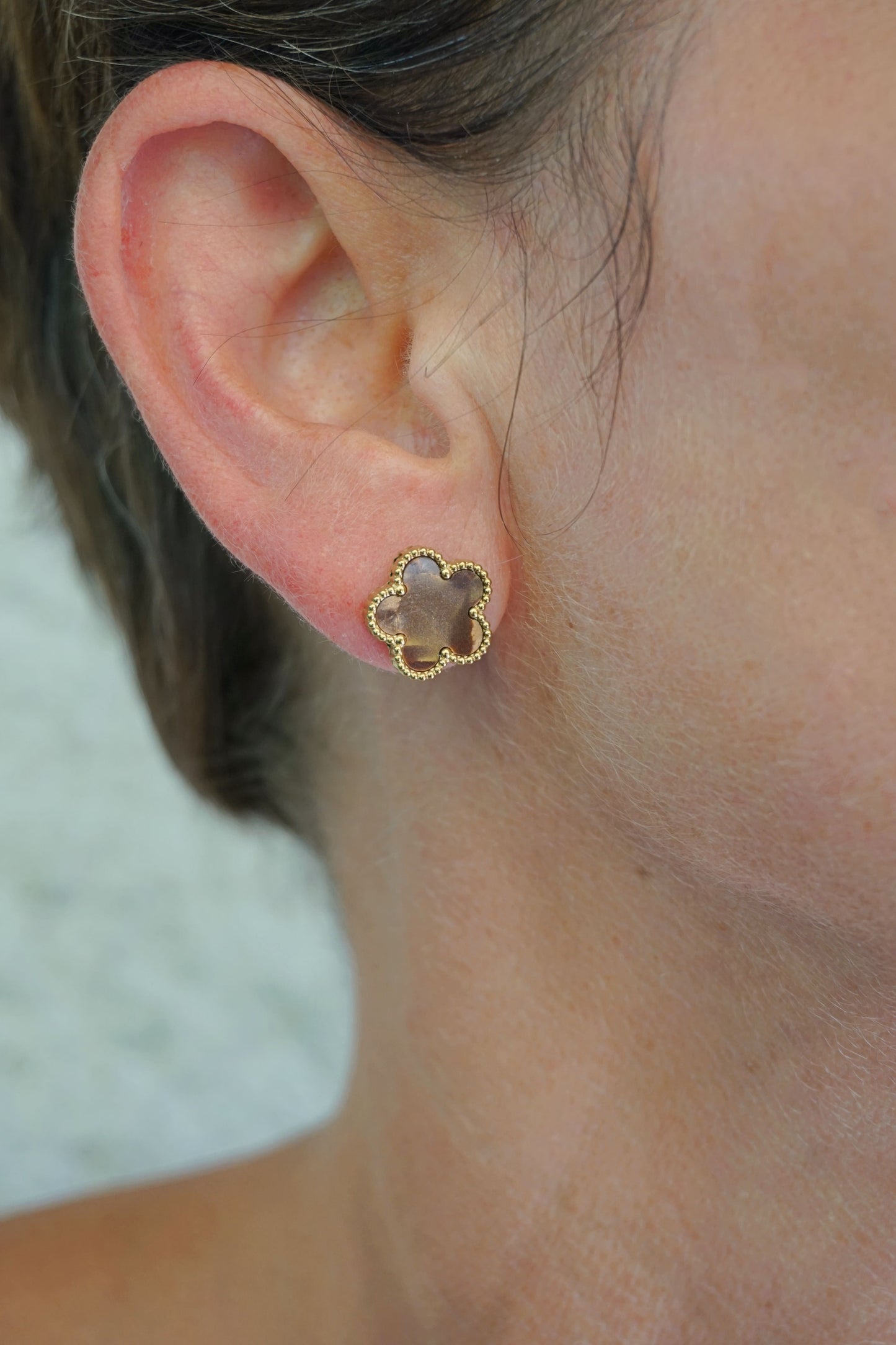 Boucles d'oreilles dorées trèfles marrons