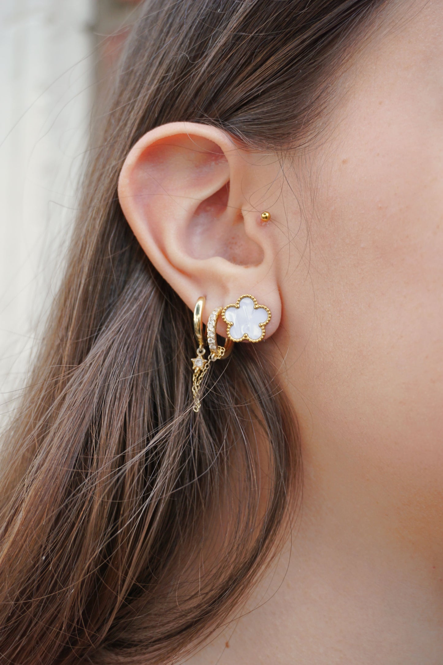 Boucles d'oreilles dorées trèfles nacres