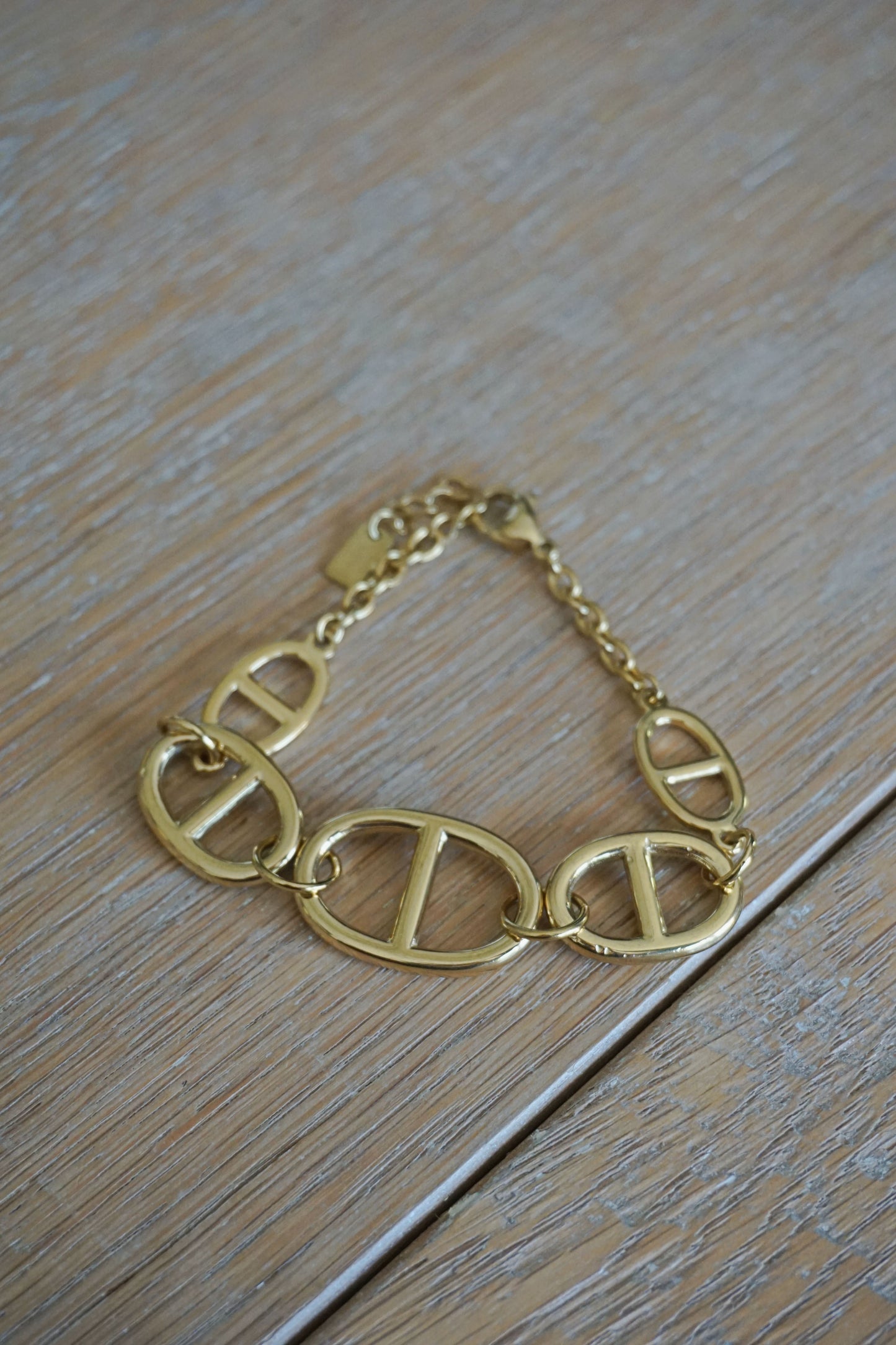 Bracelet doré multiboucles