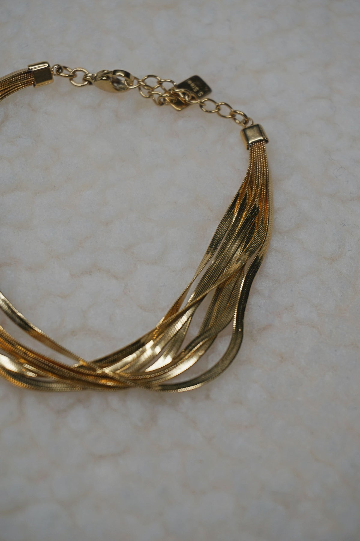Bracelet doré multiple maille brillante