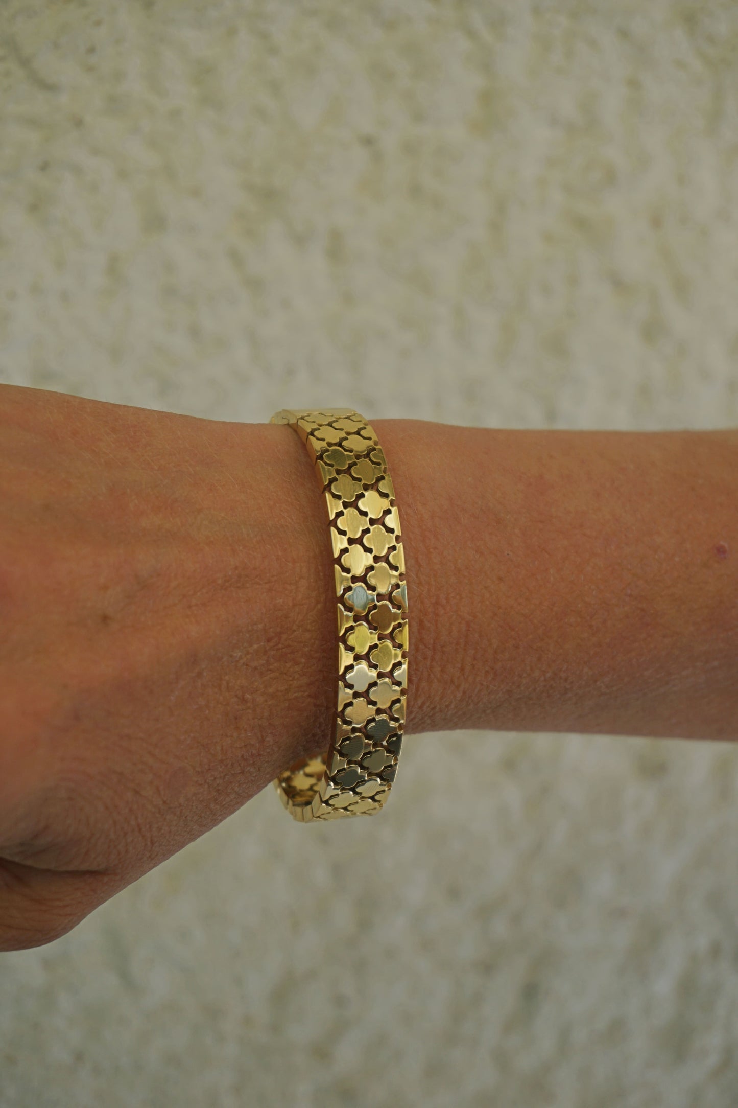 Bracelet doré trèfle rigide