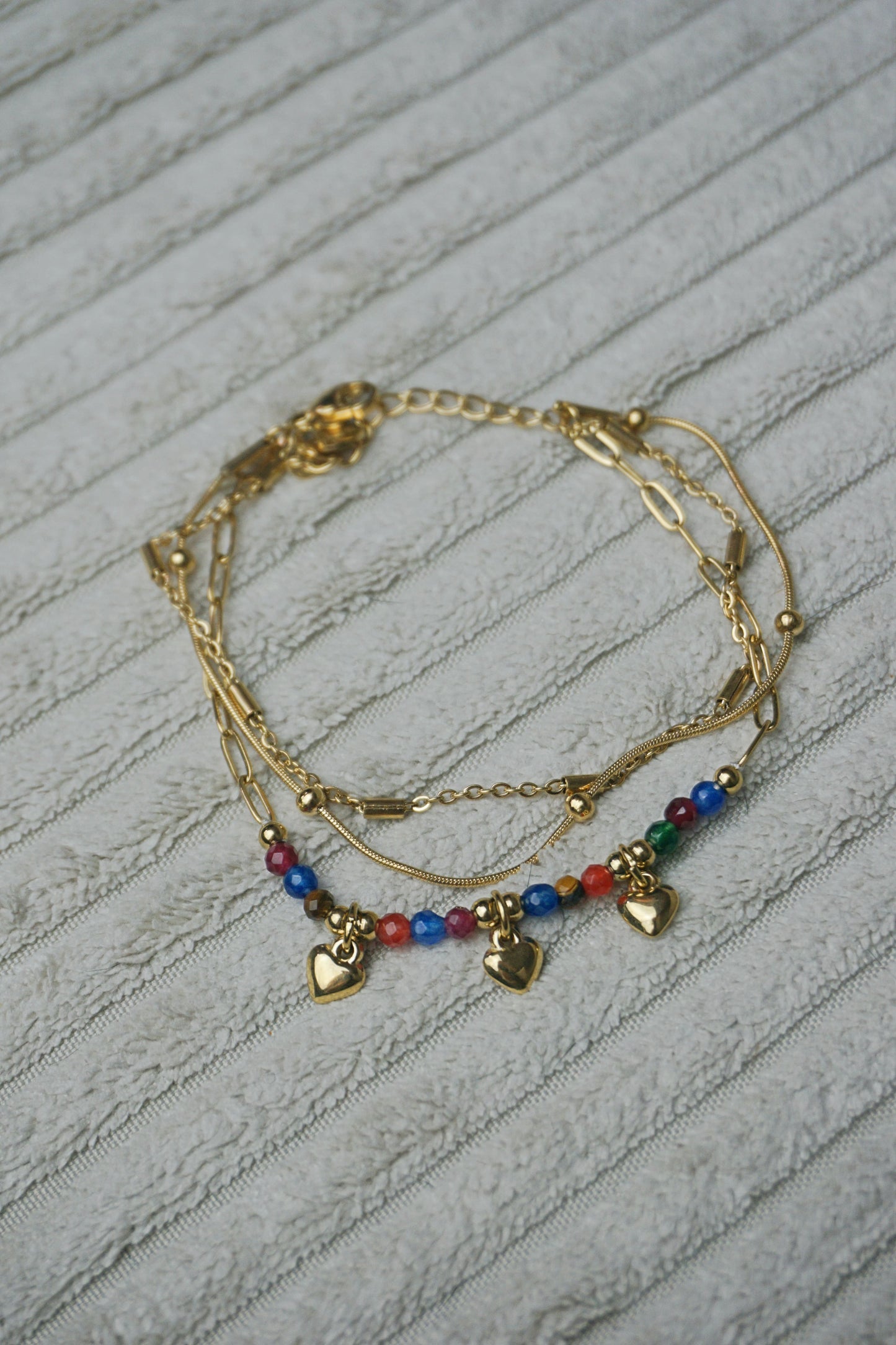 Bracelet doré triple coloré cœurs