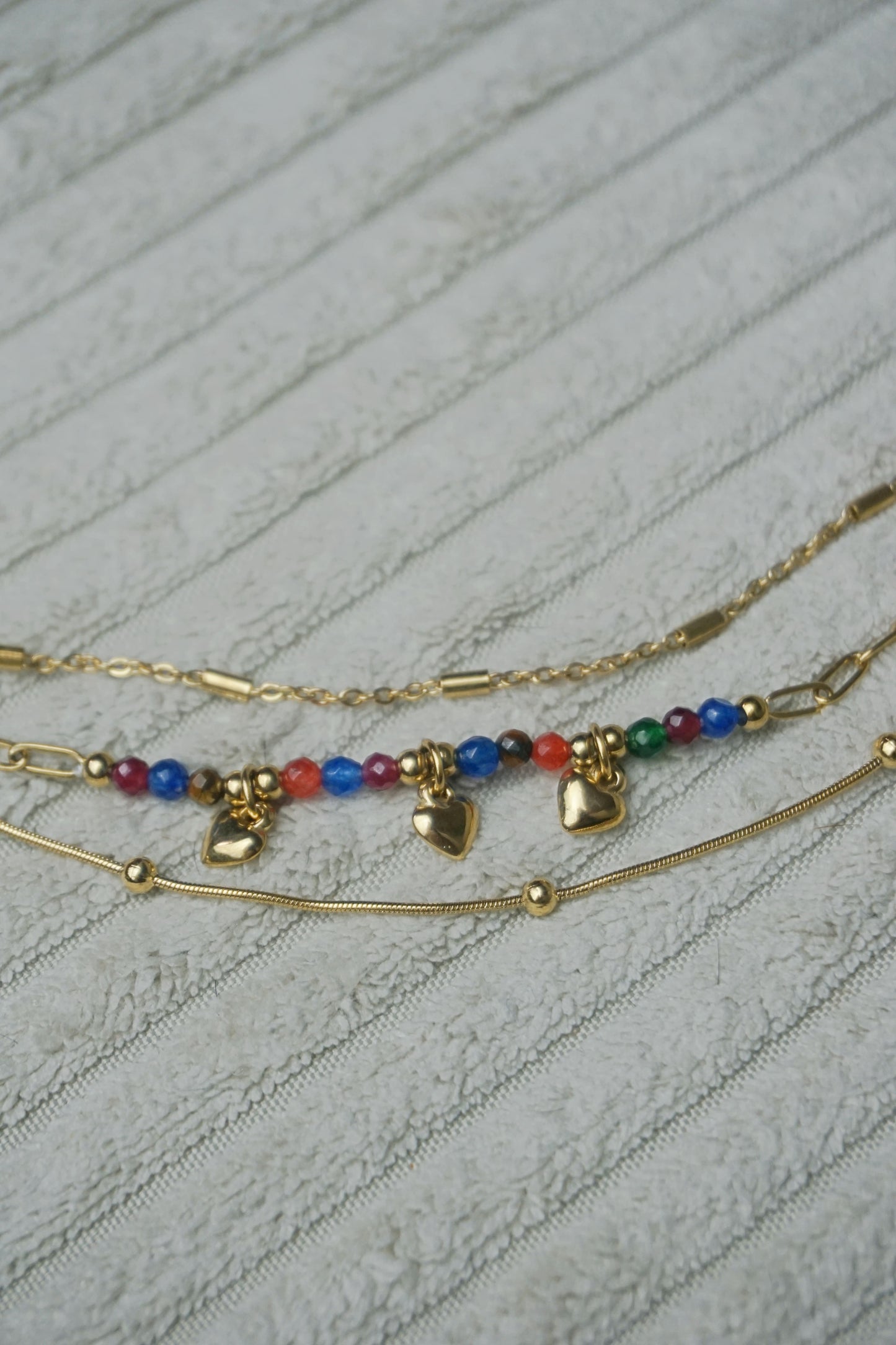Bracelet doré triple coloré cœurs