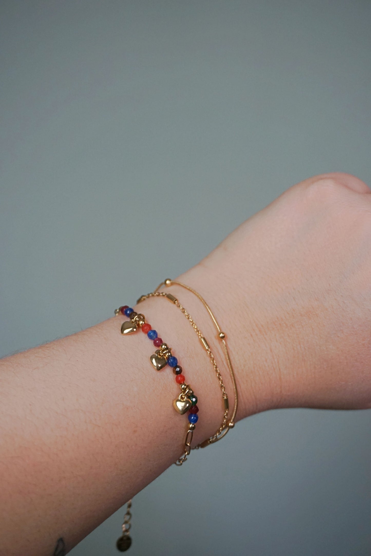 Bracelet doré triple coloré cœurs
