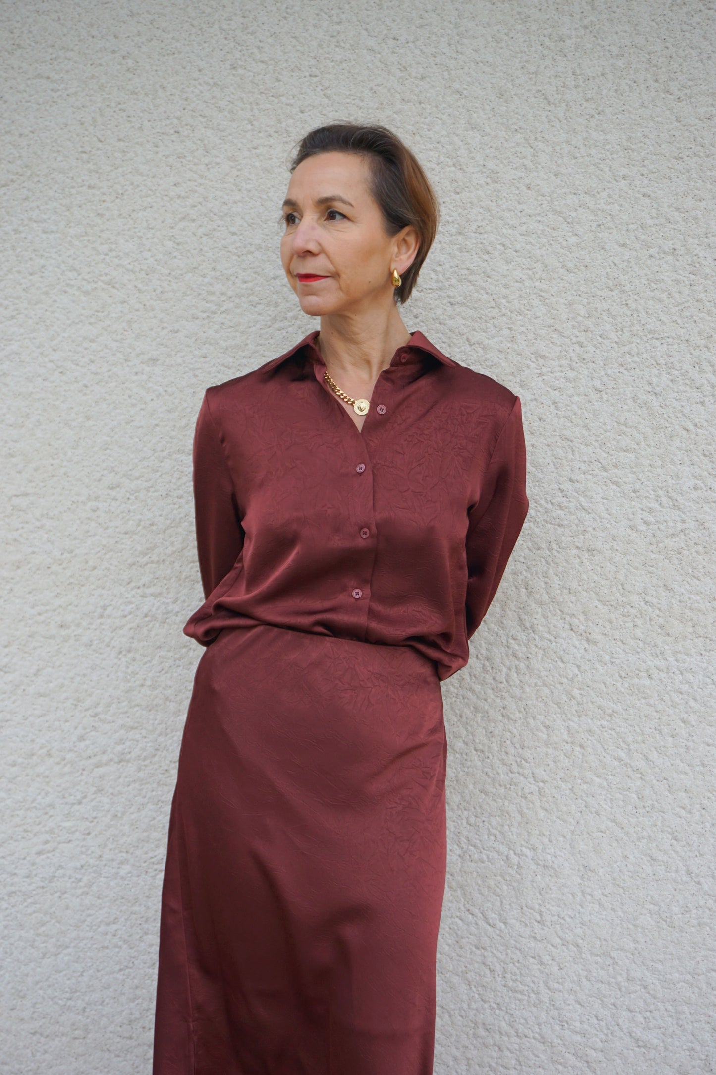 Chemise satinée bordeaux