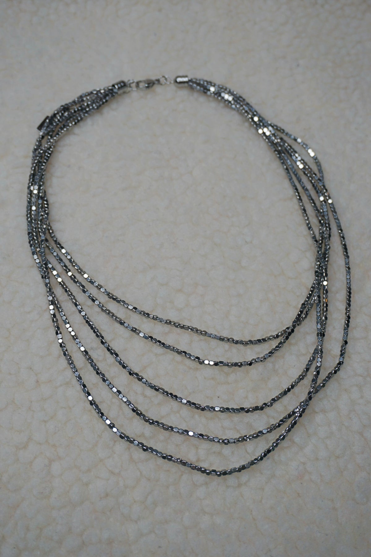 Collier argenté brillant cinq rangs