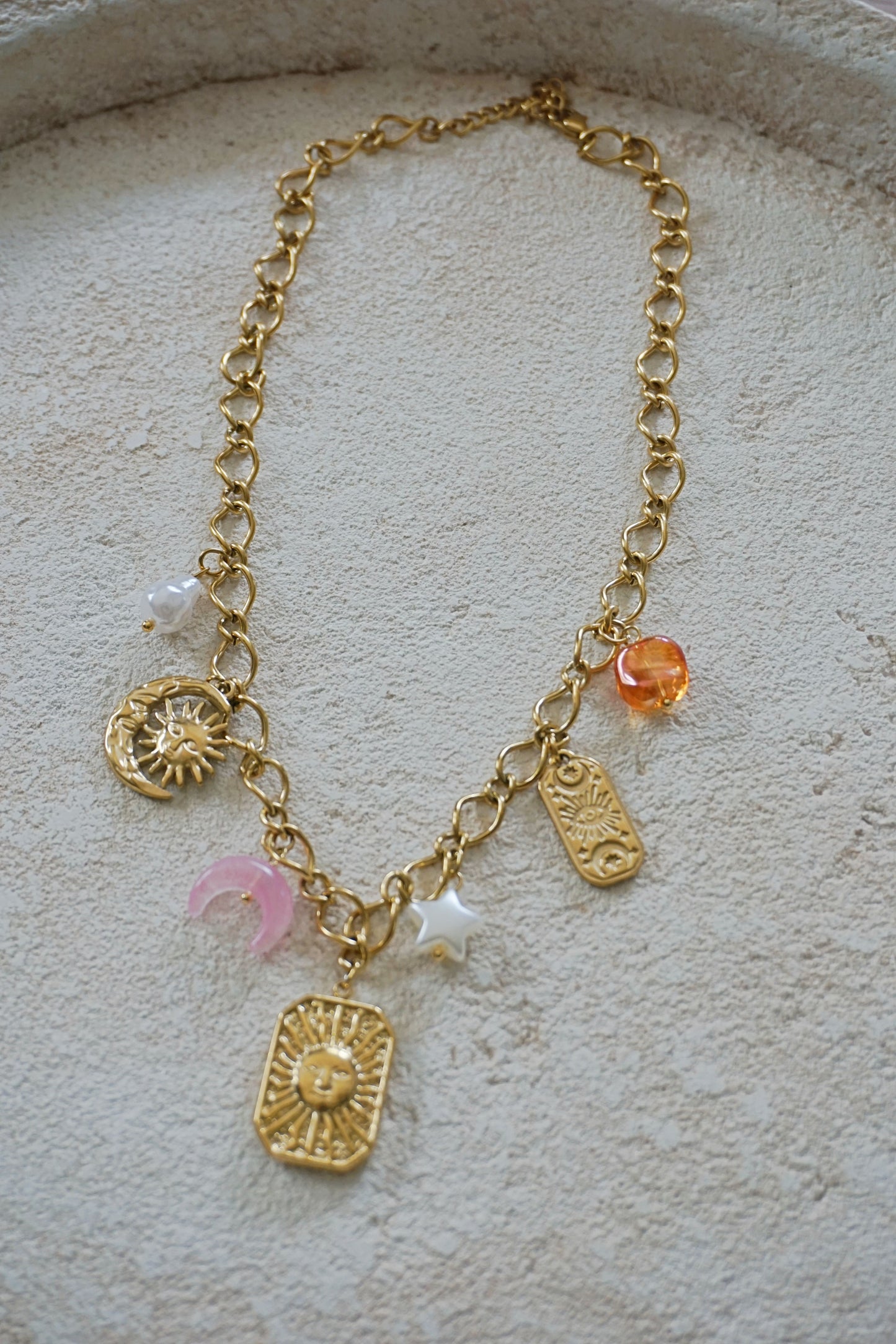 Collier doré charms soleil, lune, étoile PETIT DÉFAUT