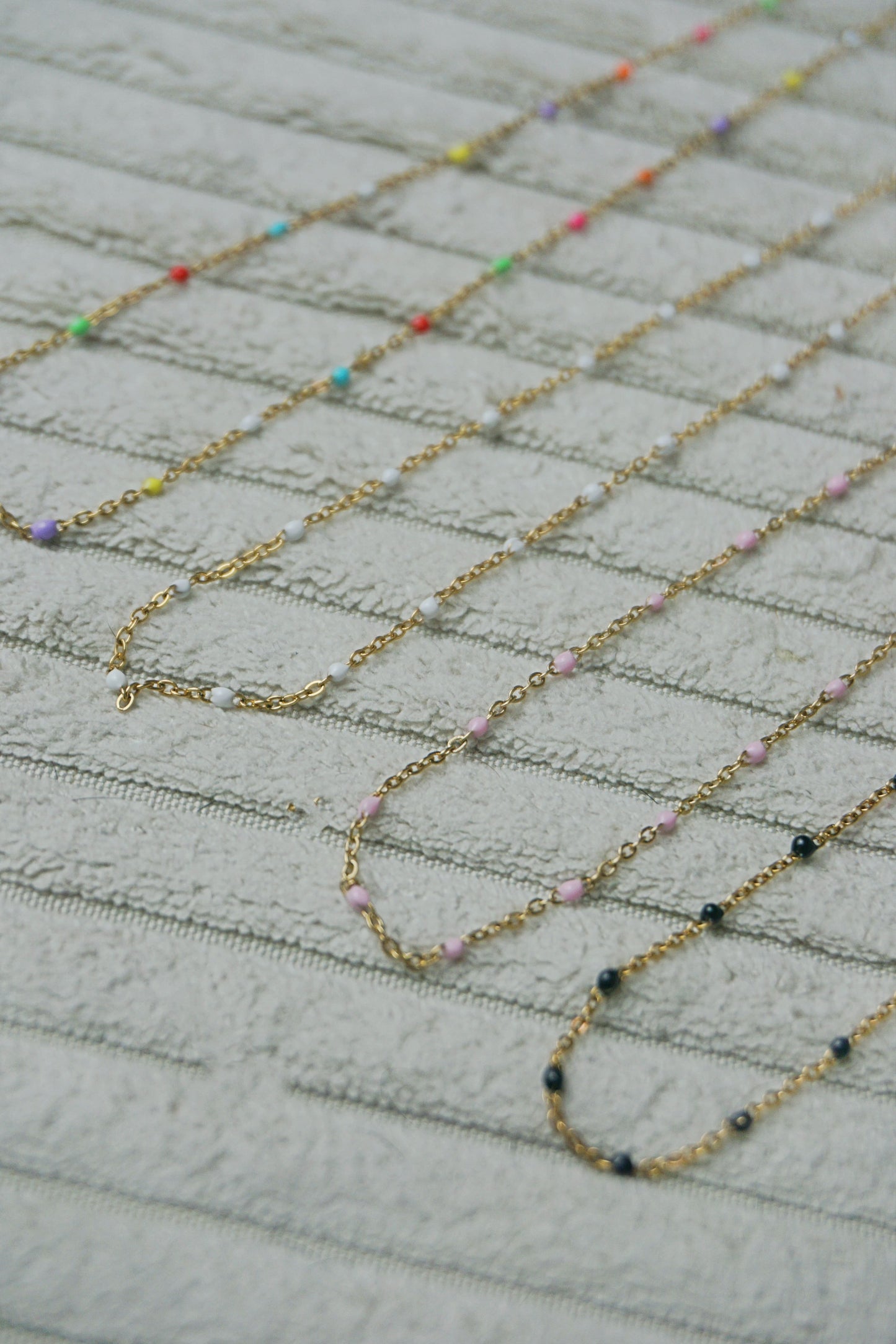Collier fin doré perles roses pale
