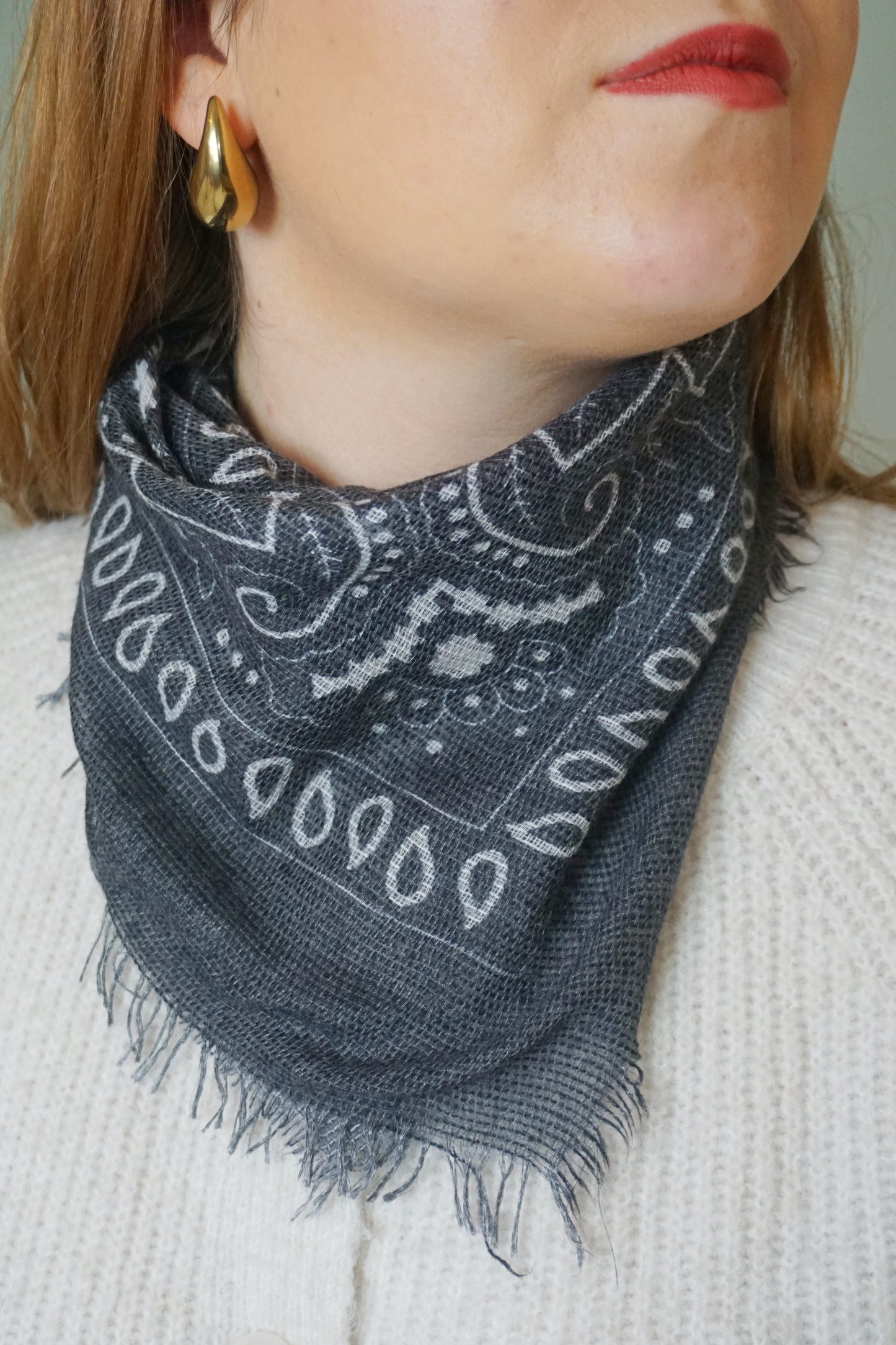 Echarpe foulard bandana grise avec alpaga