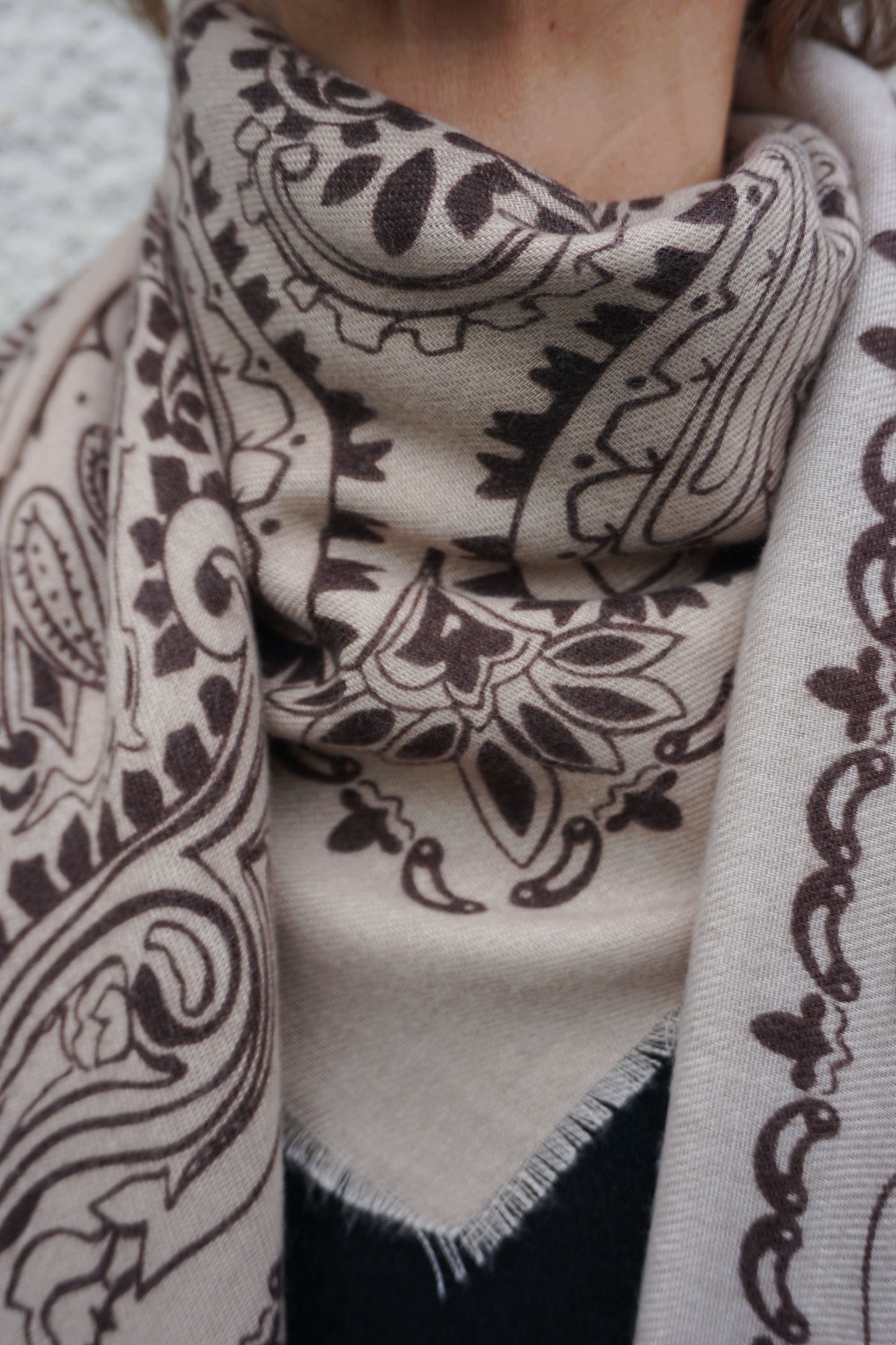 Écharpe douce beige à motifs
