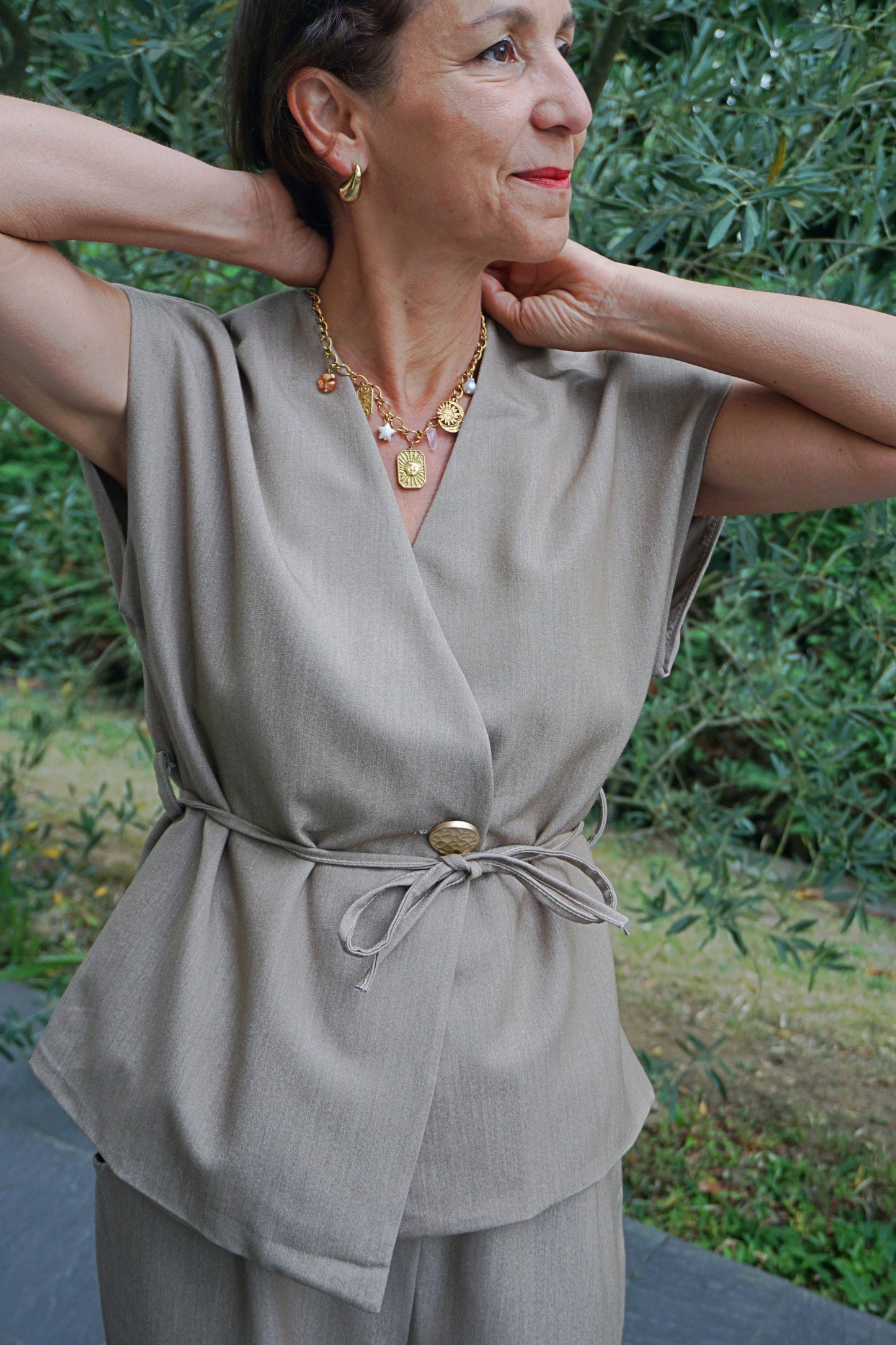 Ensemble costume taupe bouton doré