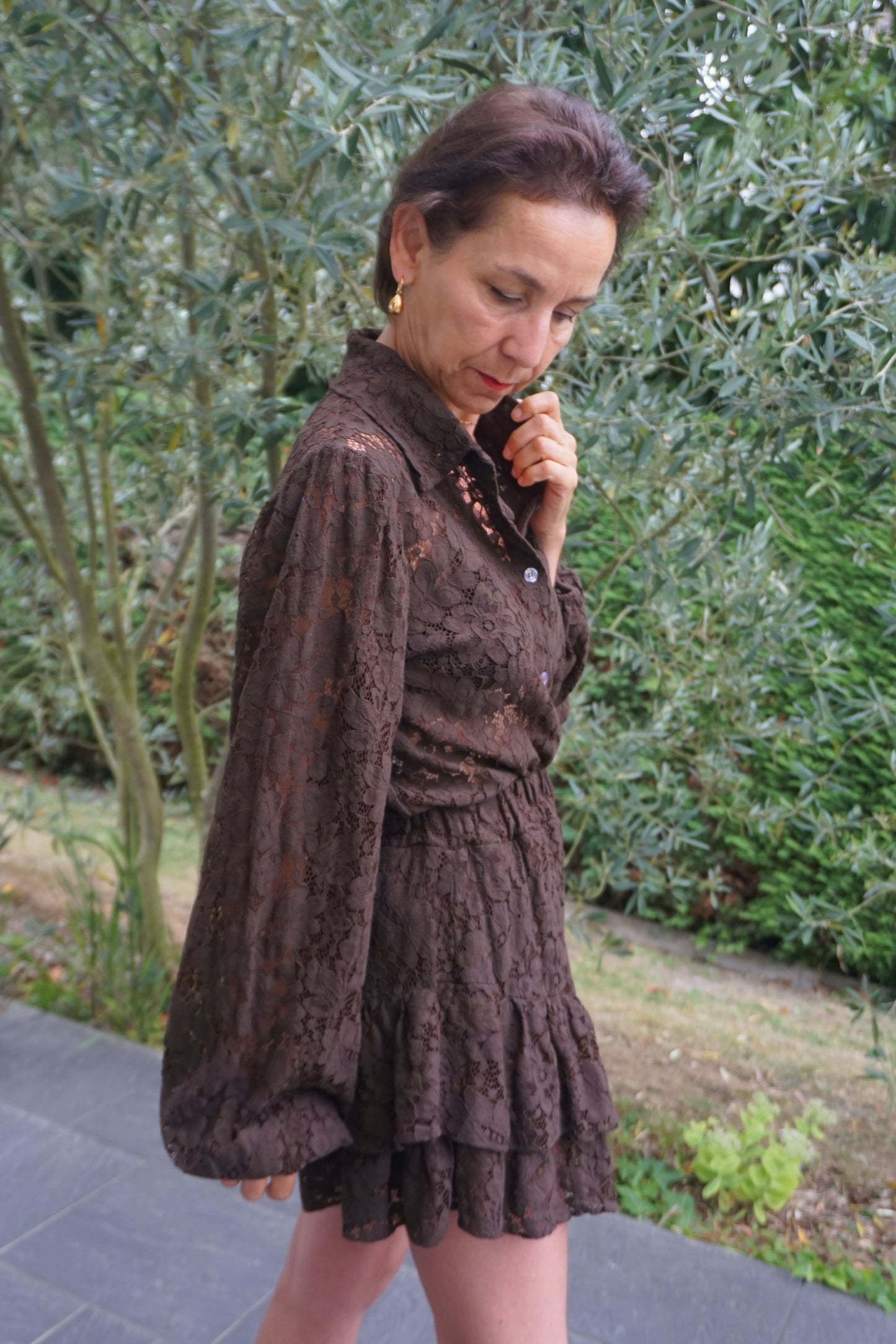 Ensemble dentelle marron jupe-short et chemise