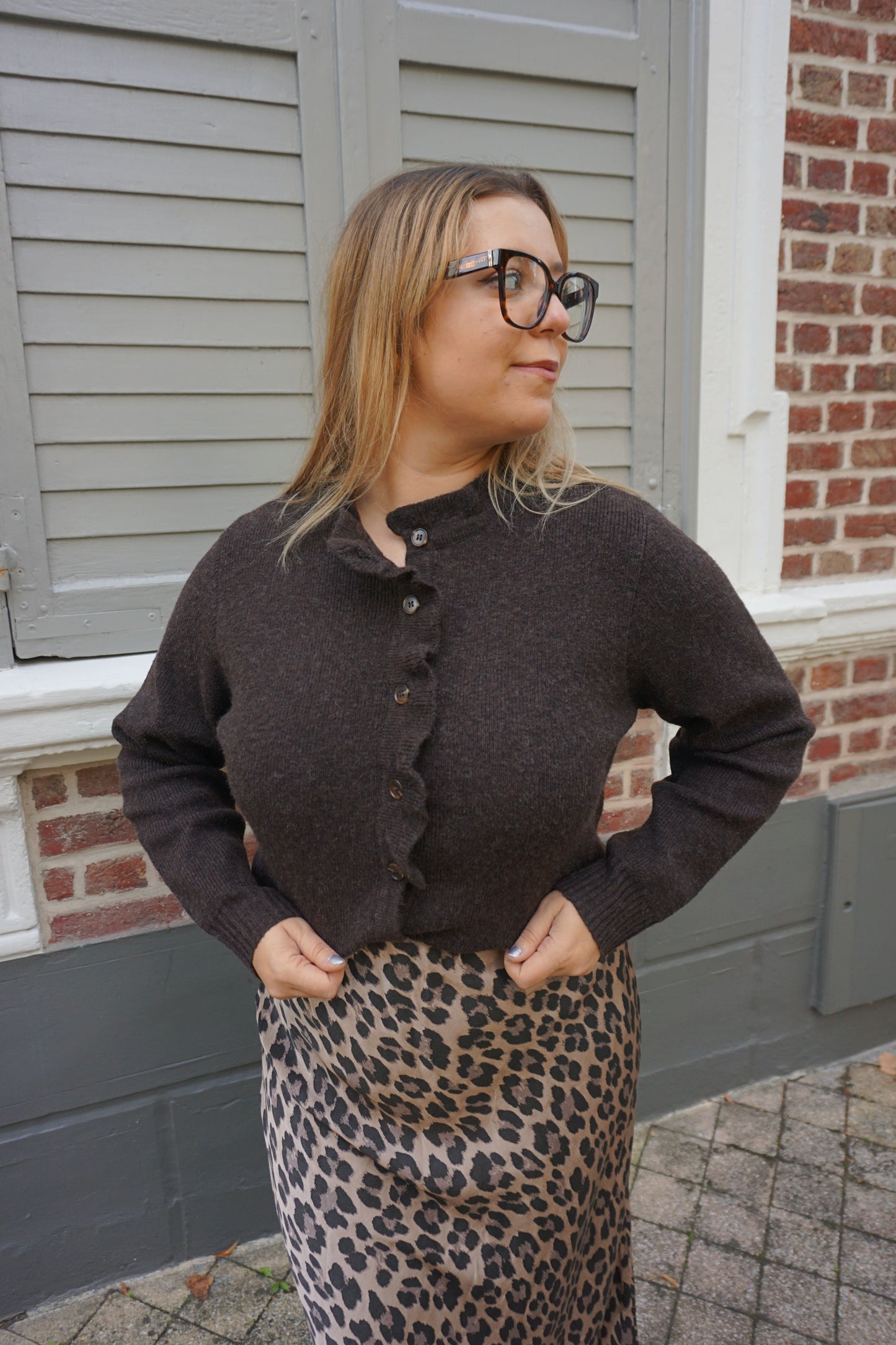 Gilet marron foncé volanté maille