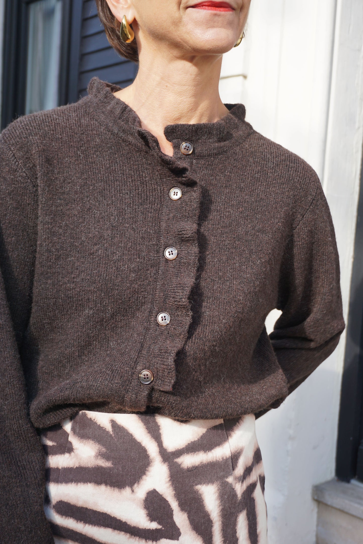 Gilet marron foncé volanté maille