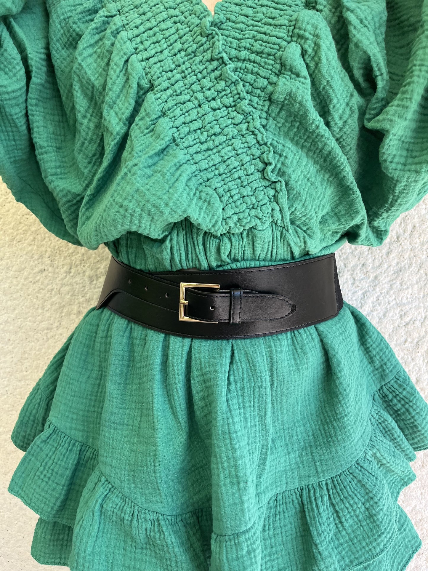 Grosse ceinture noire élastique boucle dorée