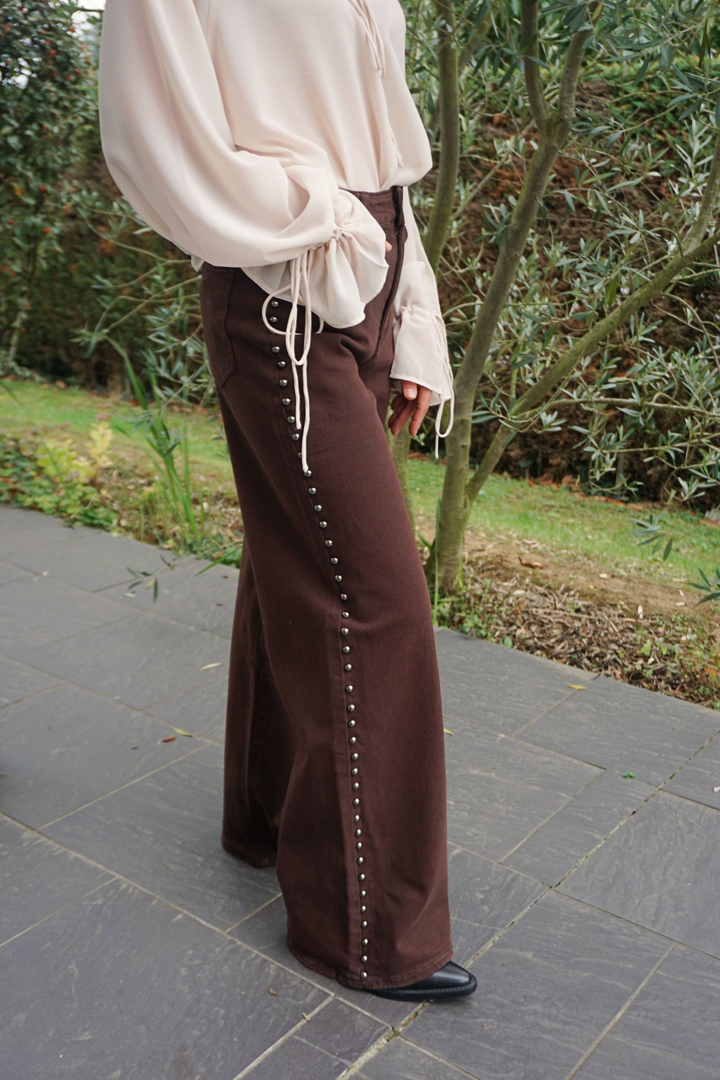 Jean wide leg marron chocolat et clous