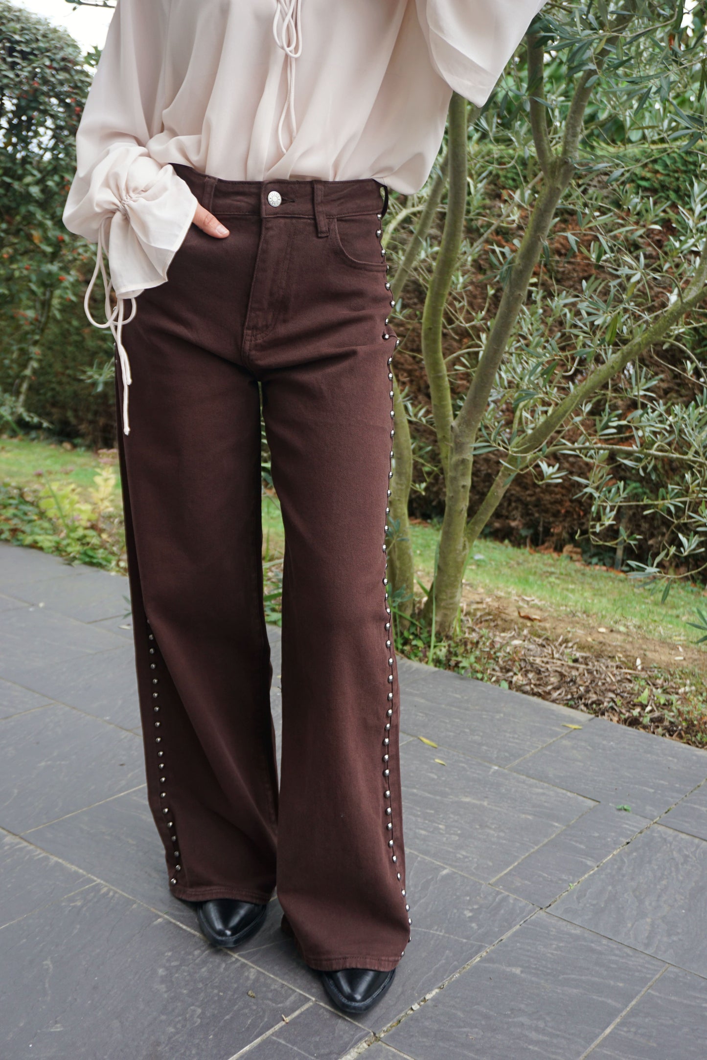 Jean wide leg marron chocolat et clous