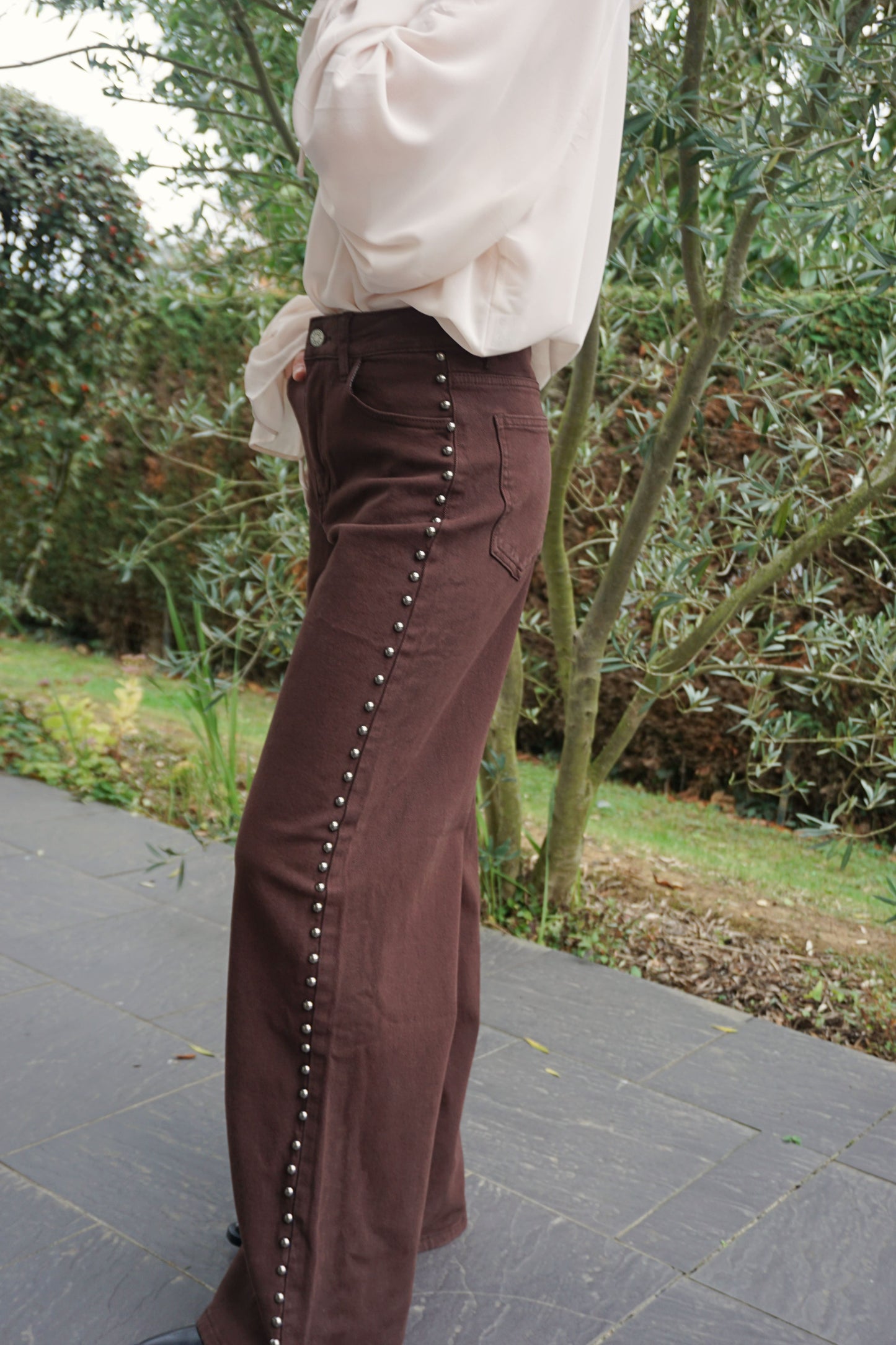 Jean wide leg marron chocolat et clous