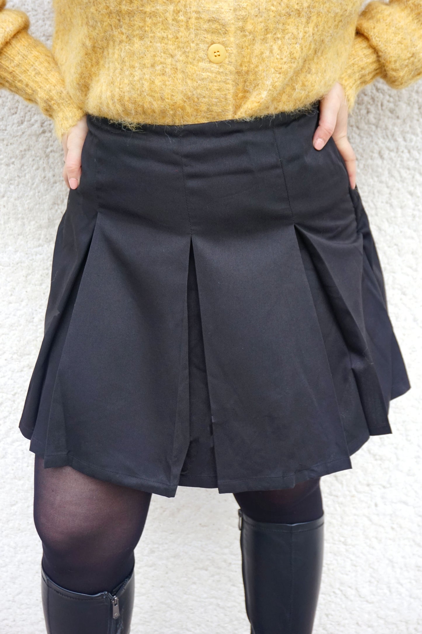 Jupe-short noire plissée