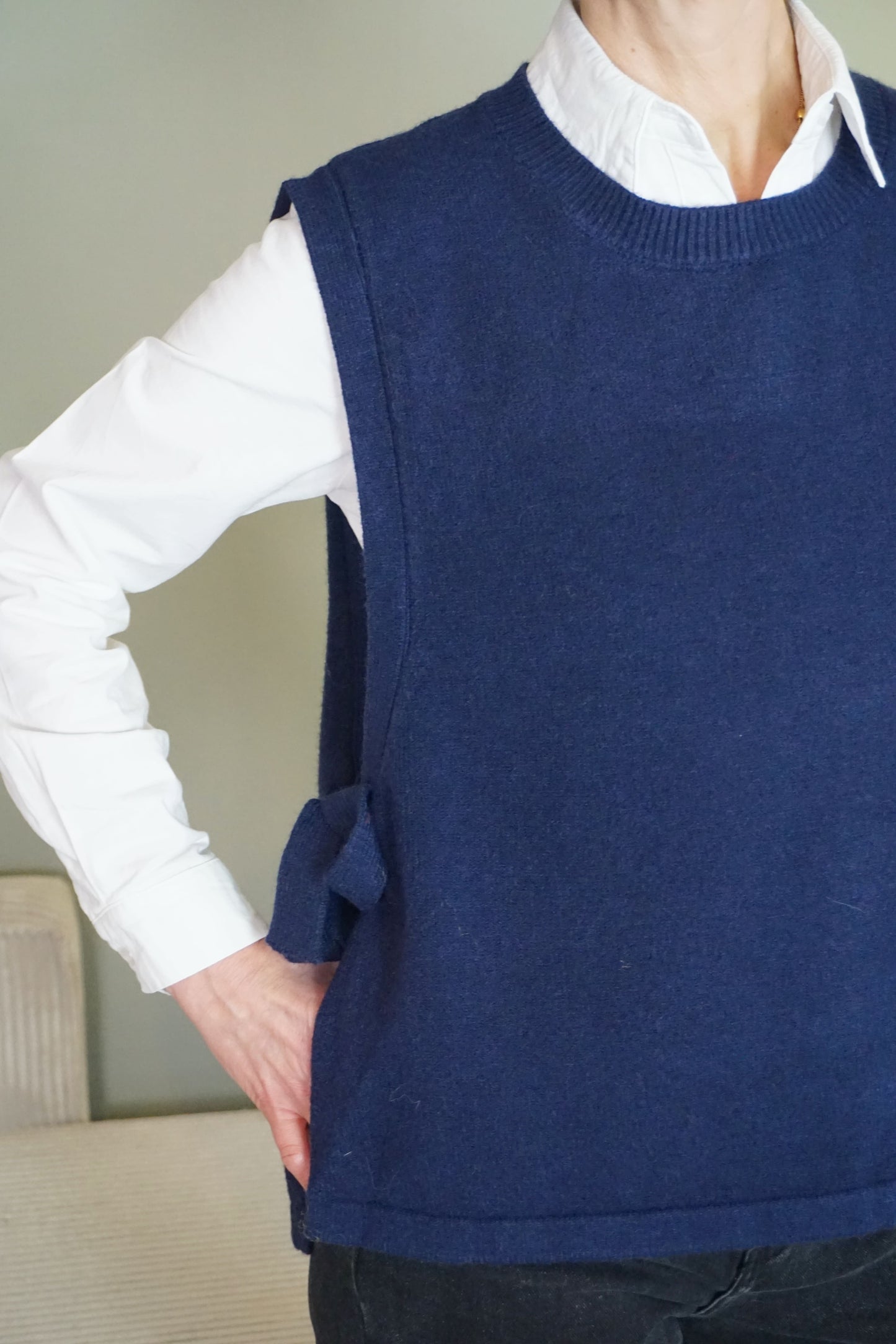 Pull sans manches bleu marine noeuds