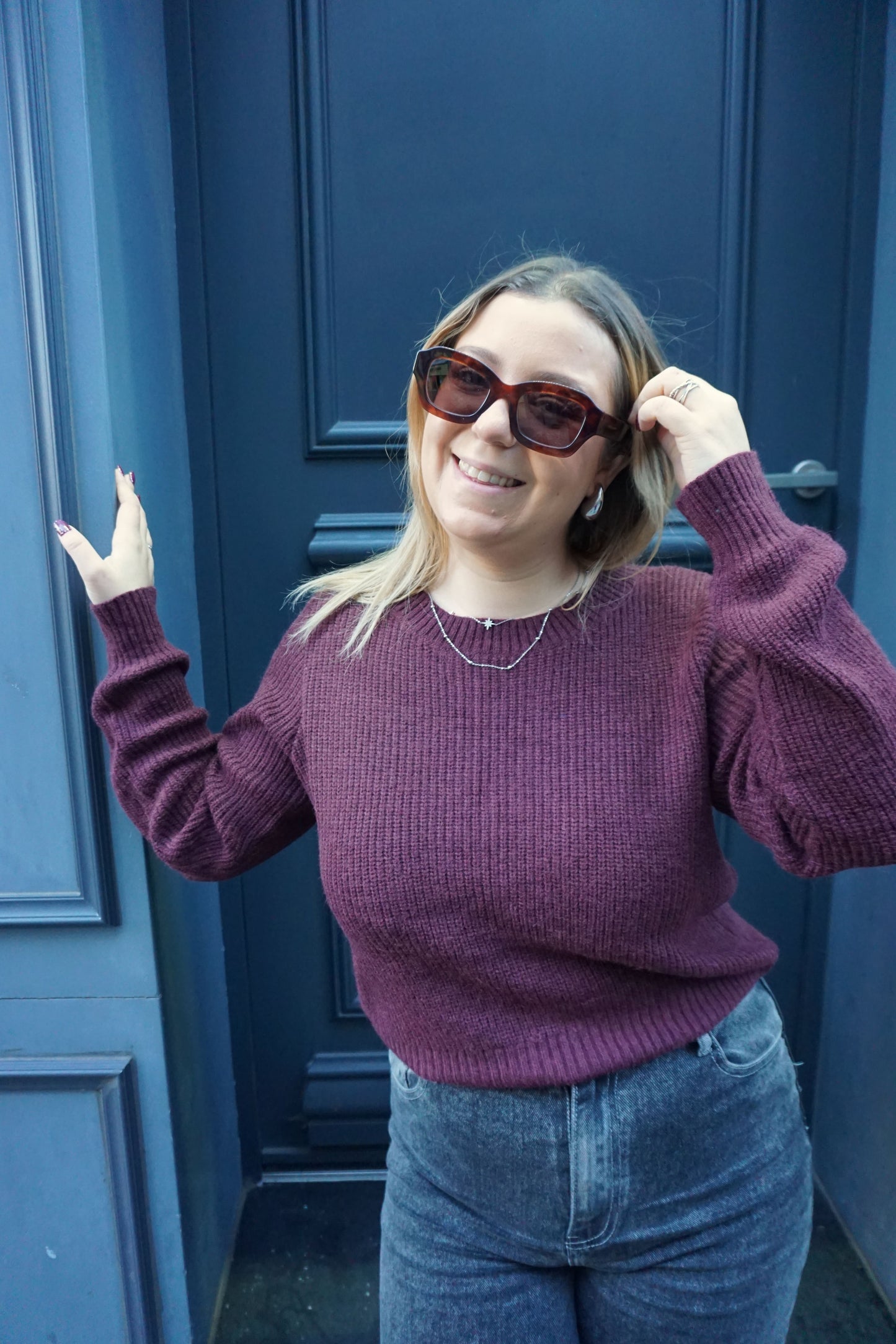Pull bordeaux à nœuds