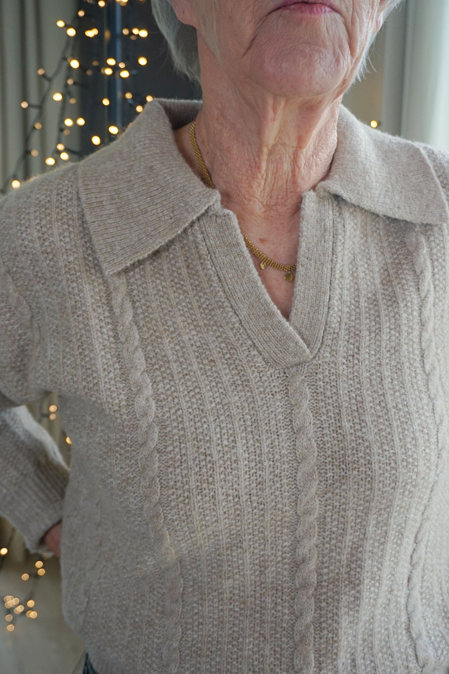 Pull tricot col V beige