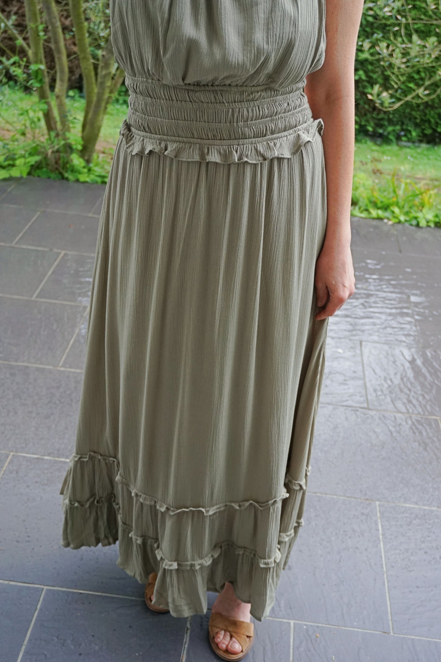 Robe longue kaki dos nu
