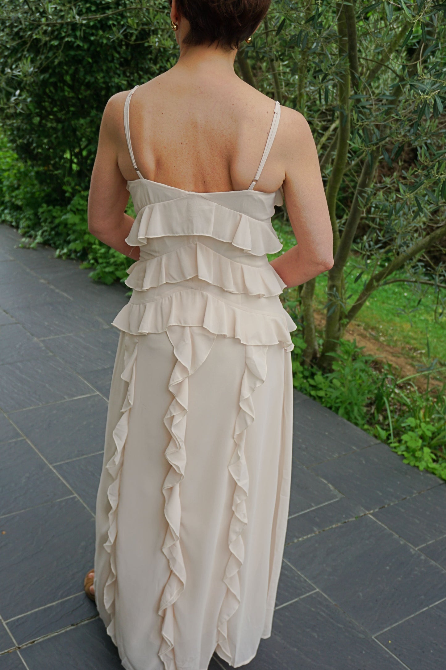 Robe longue crème à volants