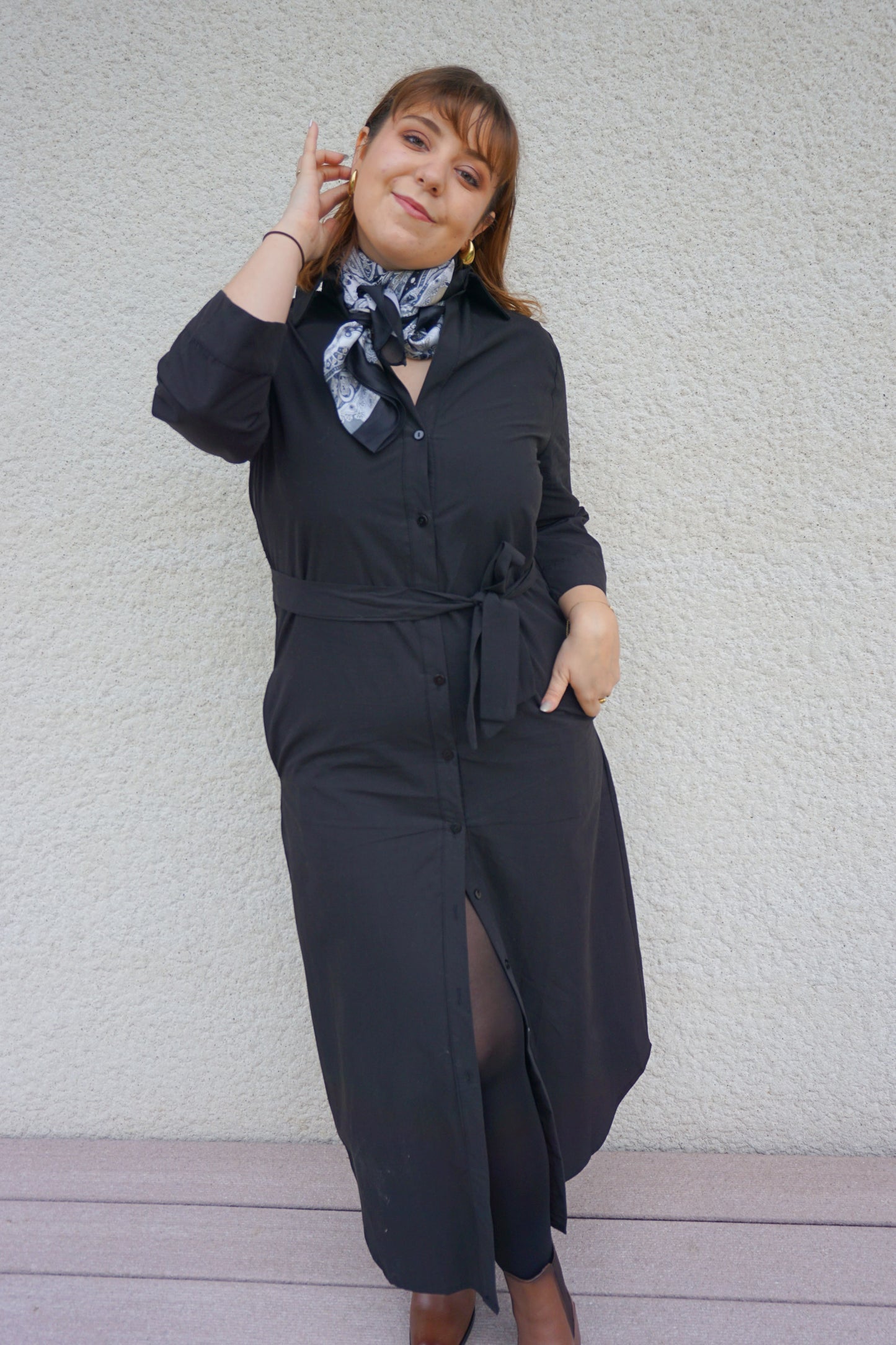 Robe longue noire ceinturée