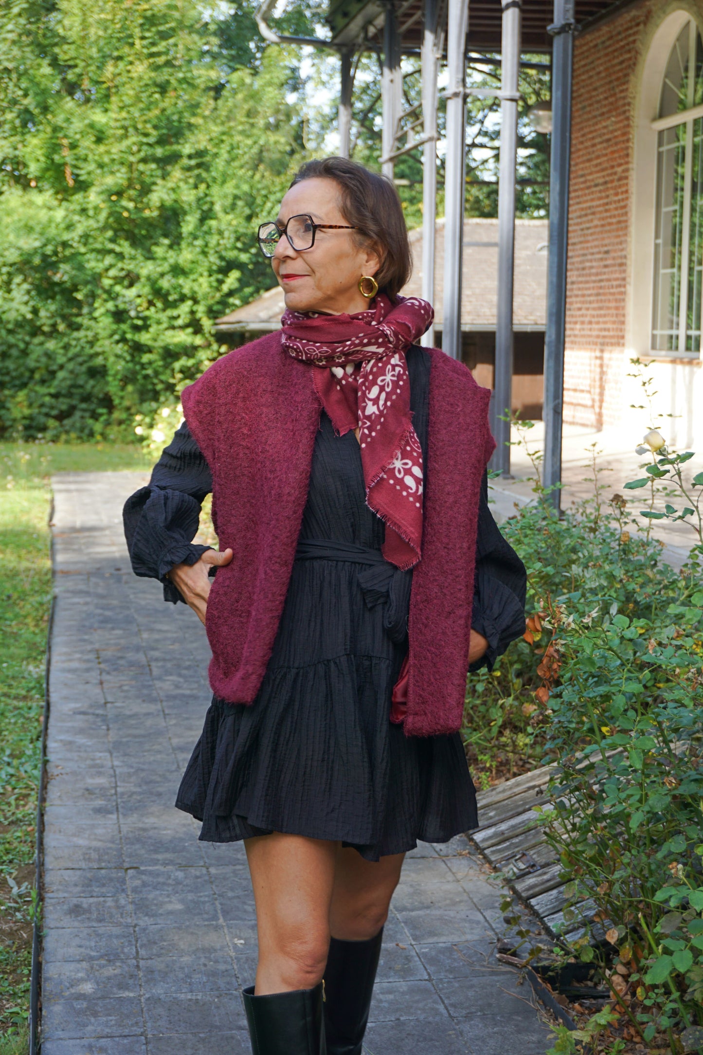 Robe noire volants et ceinture