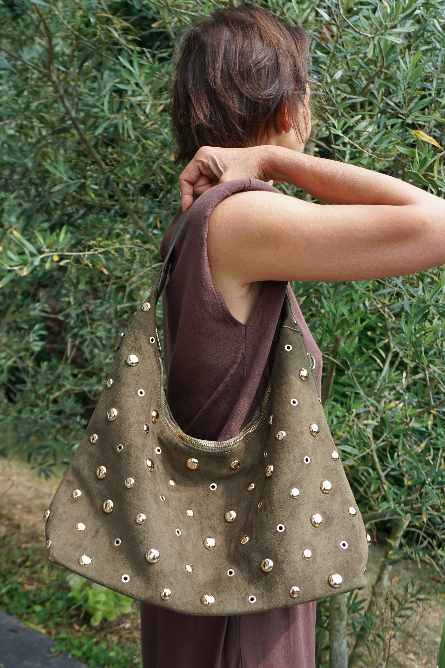 Sac kaki épaule effet daim clouté