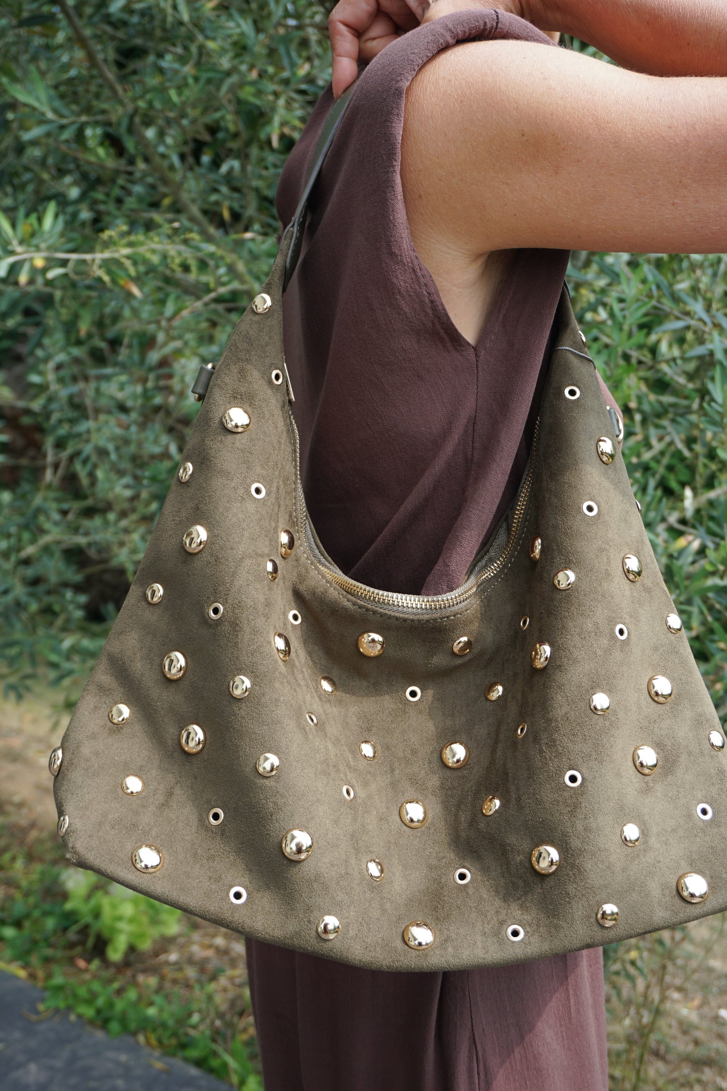 Sac kaki épaule effet daim clouté